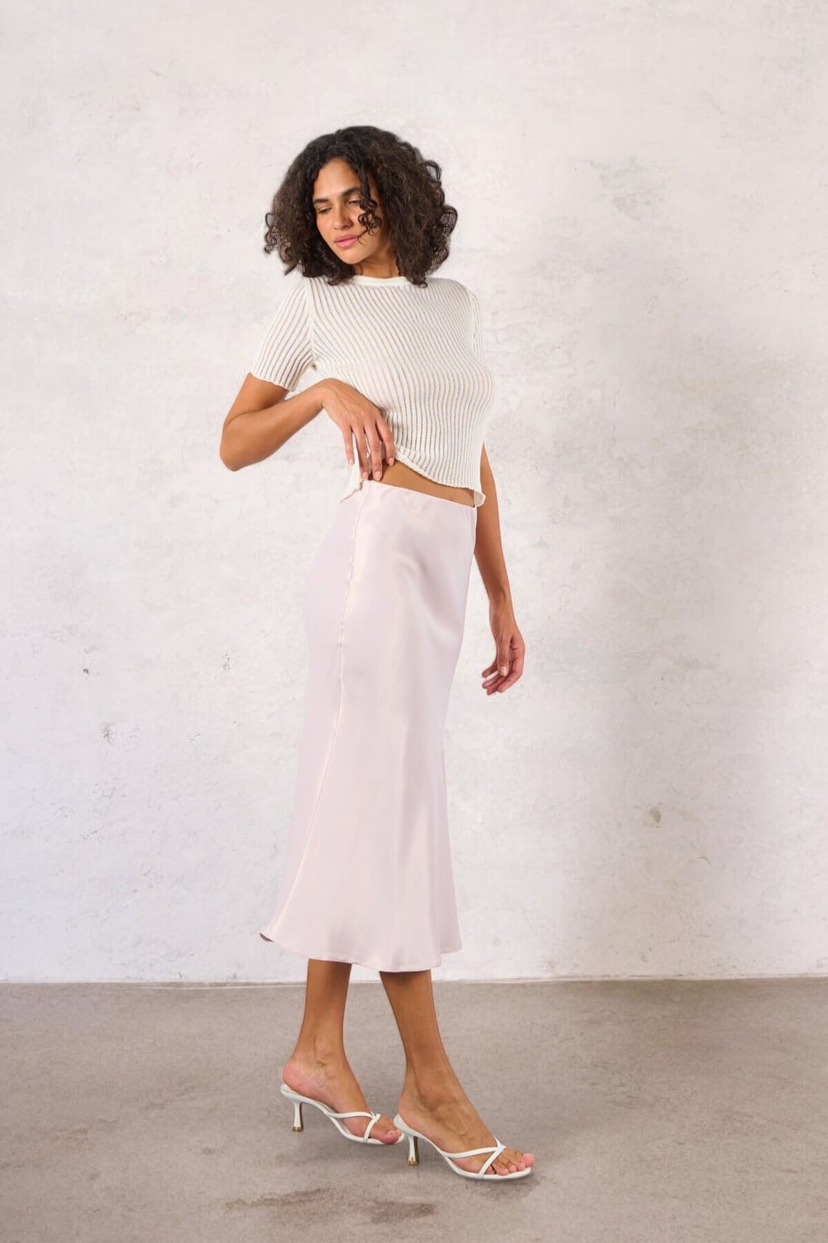 Kadın Düz Yüksek Bel Midi Boy Saten Siyah Etek