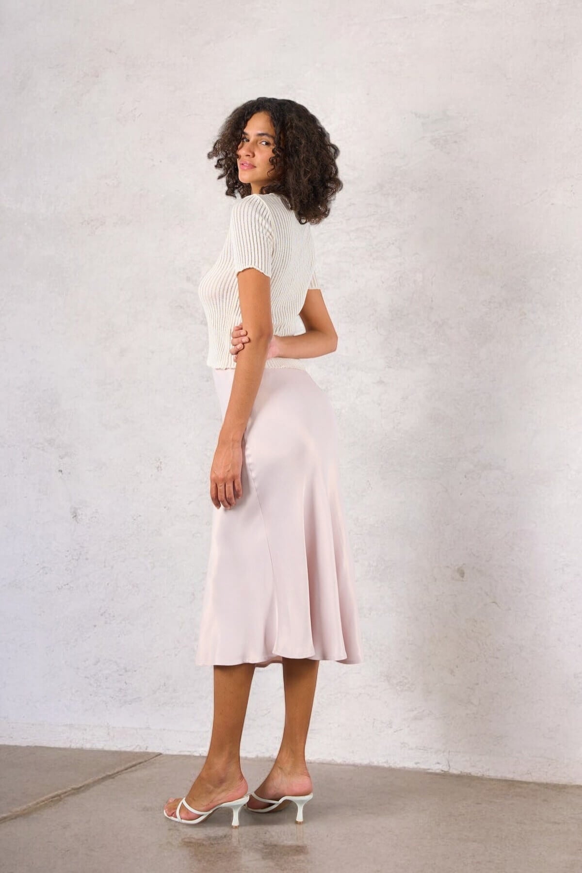 Kadın Düz Yüksek Bel Midi Boy Saten Siyah Etek