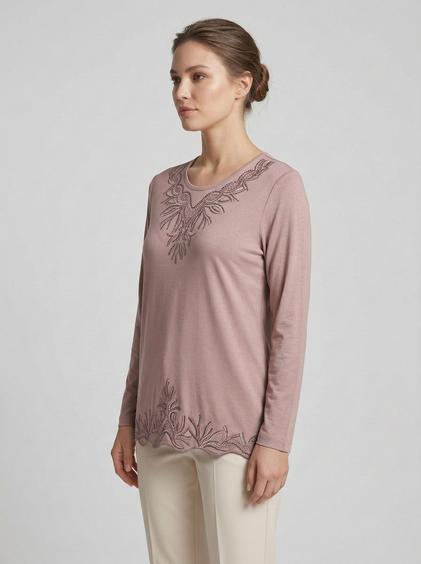 Kadın Yaka Ve Etek Taşlı Nakış Işlemeli Yırtmaçlı Likralı Viskon Anne Penye Bluz