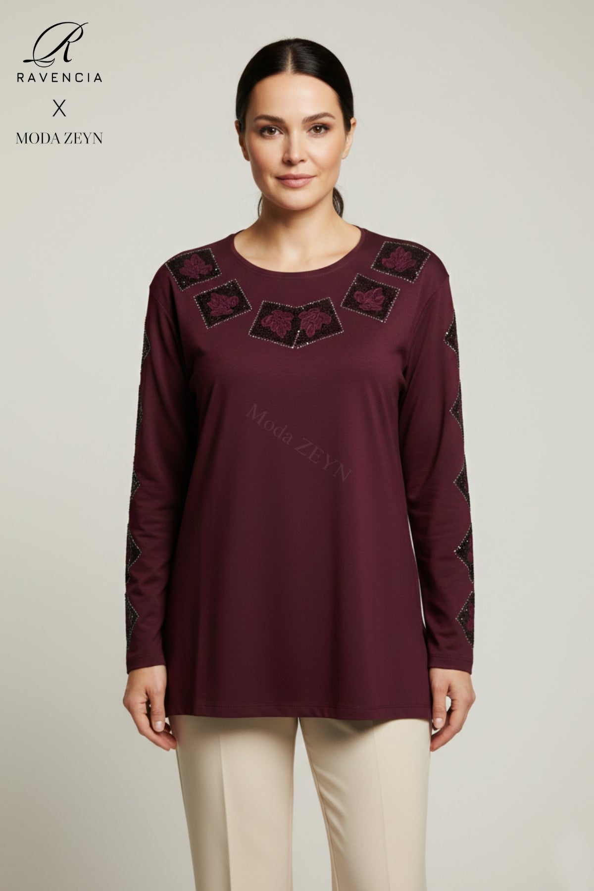 Kadın Kare Desenli Taşlı İşlemeli Yırtmaçlı Likralı Viskon Anne Penye Bluz