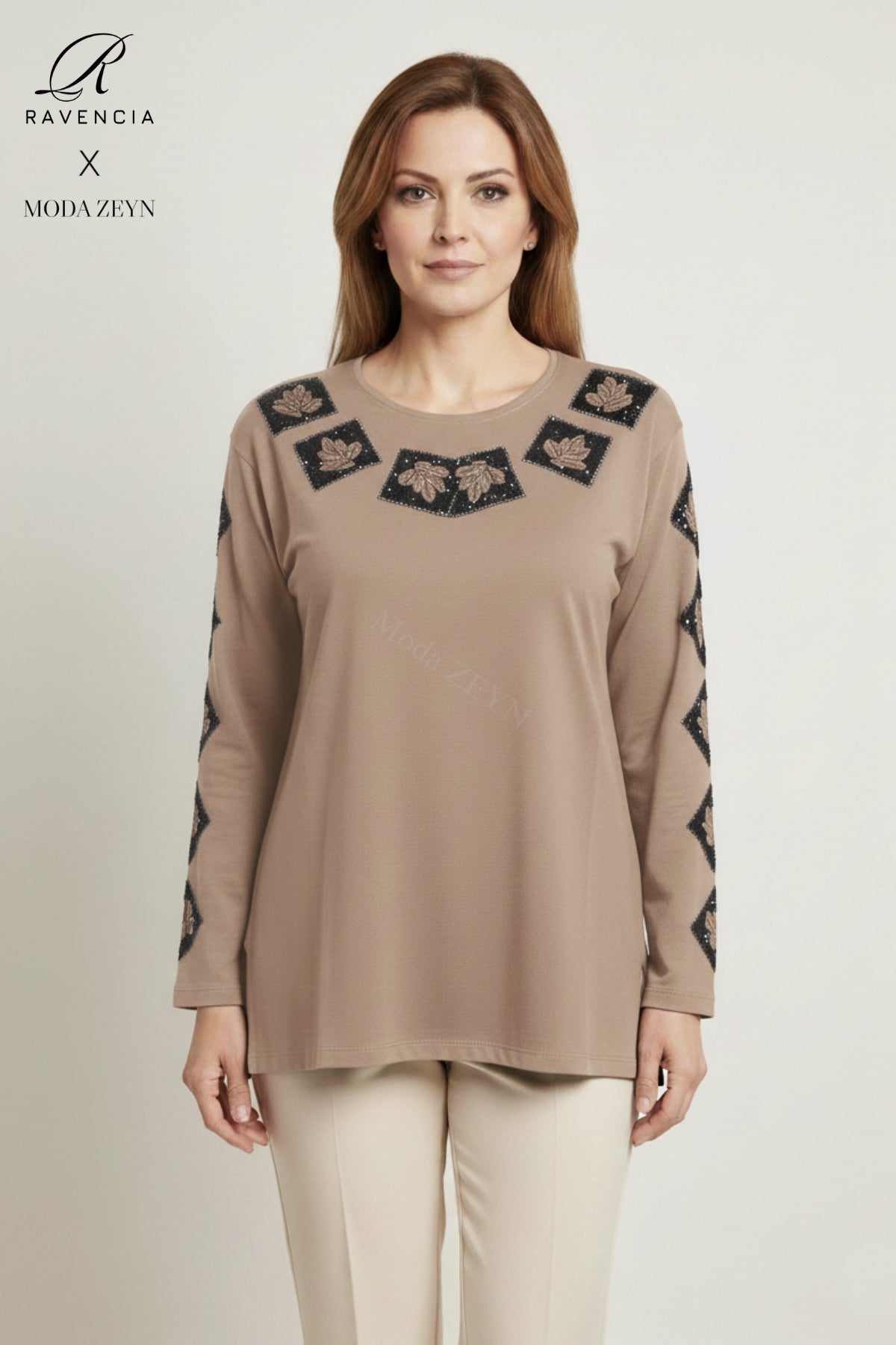 Kadın Kare Desenli Taşlı İşlemeli Yırtmaçlı Likralı Viskon Anne Penye Bluz