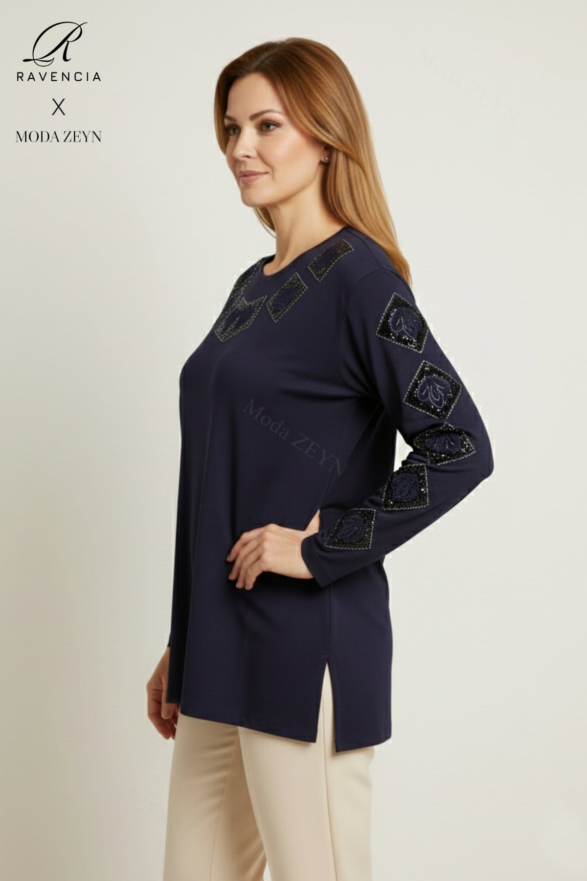 Kadın Kare Desenli Taşlı İşlemeli Yırtmaçlı Likralı Viskon Anne Penye Bluz