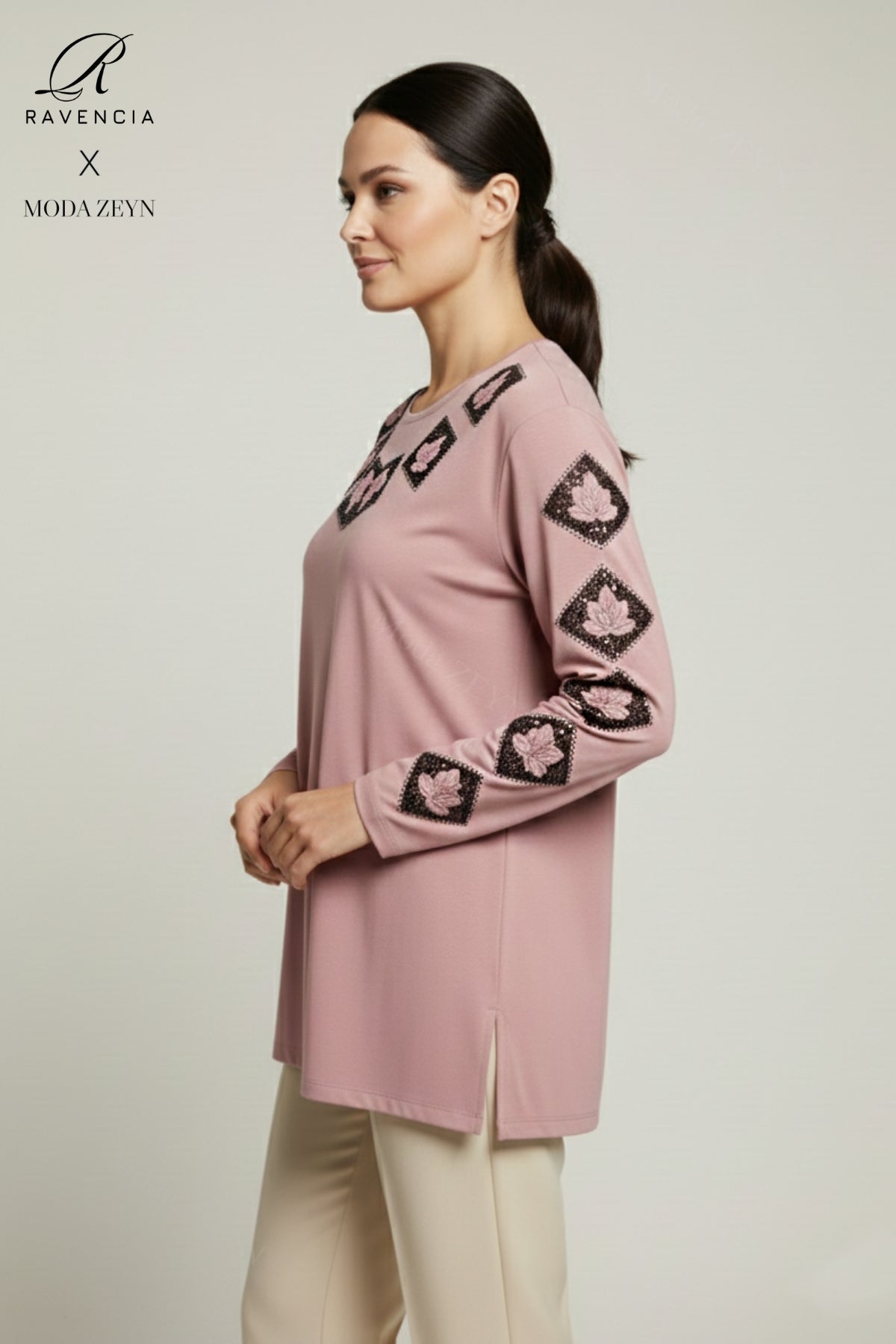 Kadın Kare Desenli Taşlı İşlemeli Yırtmaçlı Likralı Viskon Anne Penye Bluz