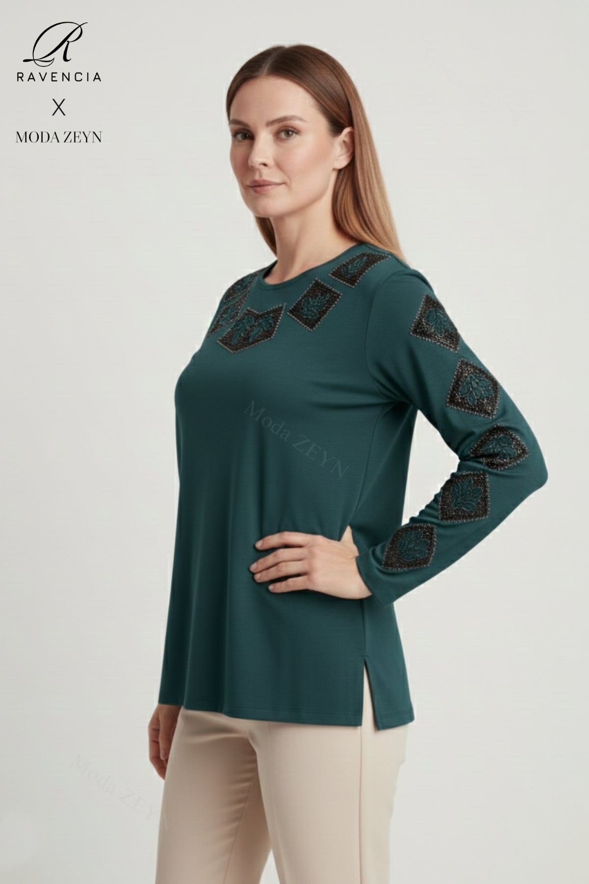 Kadın Kare Desenli Taşlı İşlemeli Yırtmaçlı Likralı Viskon Anne Penye Bluz