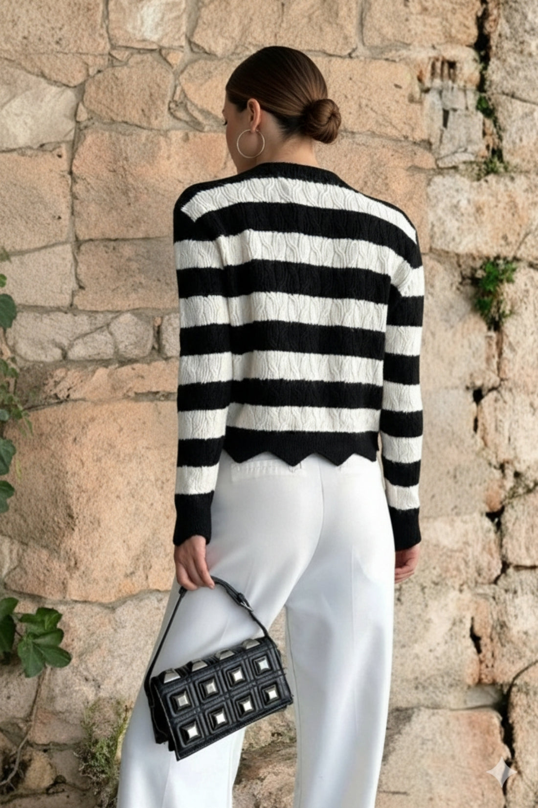 Kadın Siyah Fularlı Düğmeli Çizgili Triko Hırka