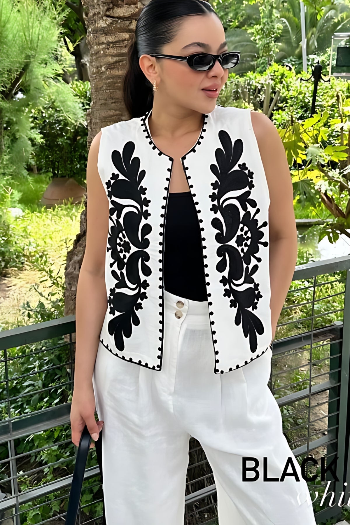 Kadın Yaprak Nakışlı Astarlı Yelek