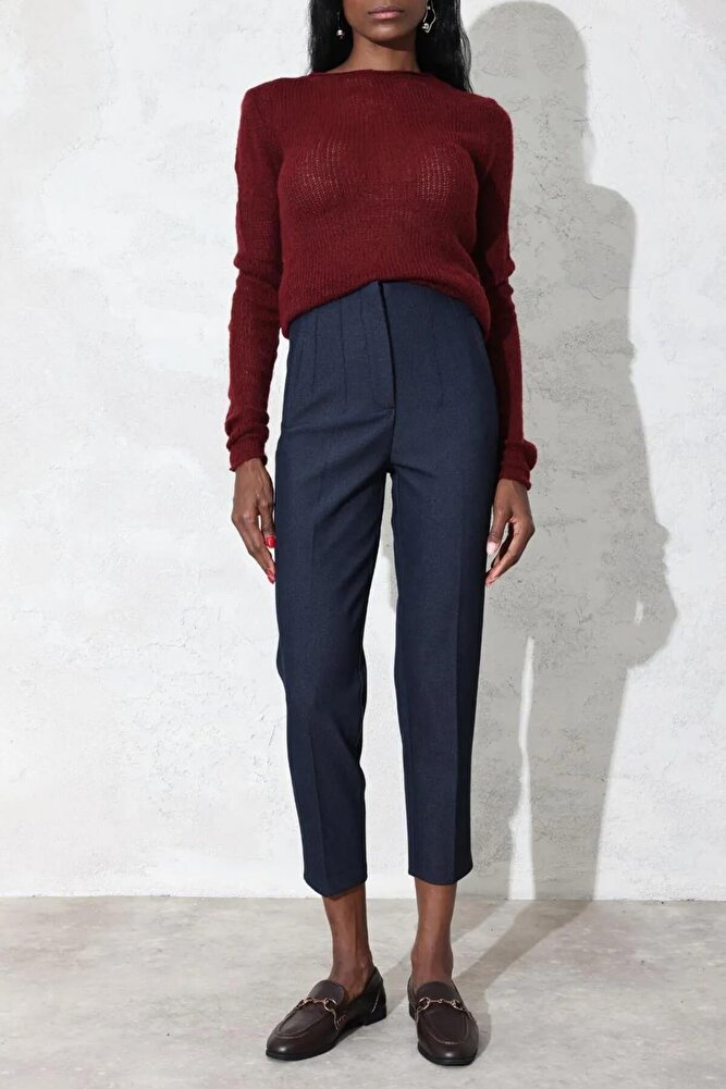 Kadın Model Yüksek Bel Kumaş Koyu Kırmızı Pantolon