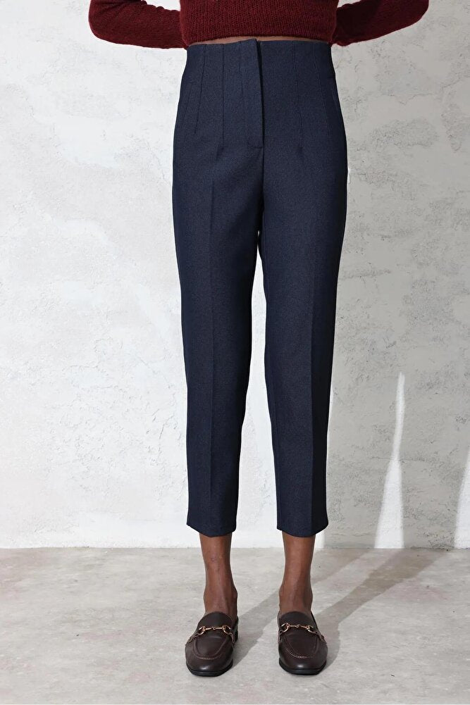 Kadın Model Yüksek Bel Kumaş Koyu Kırmızı Pantolon