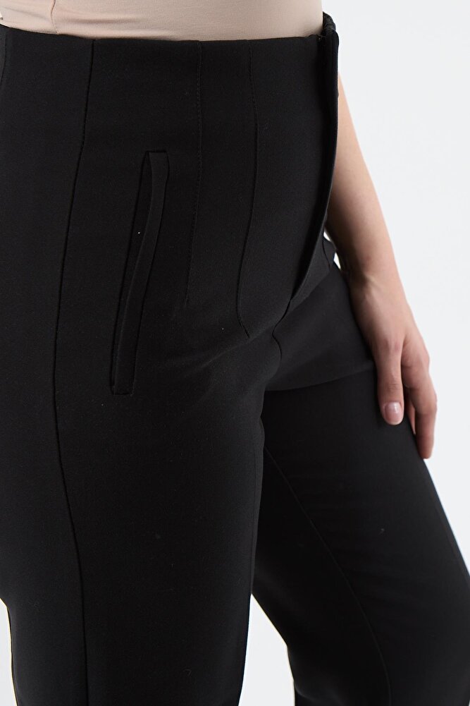 Kadın Model Yüksek Bel Kumaş Koyu Kırmızı Pantolon