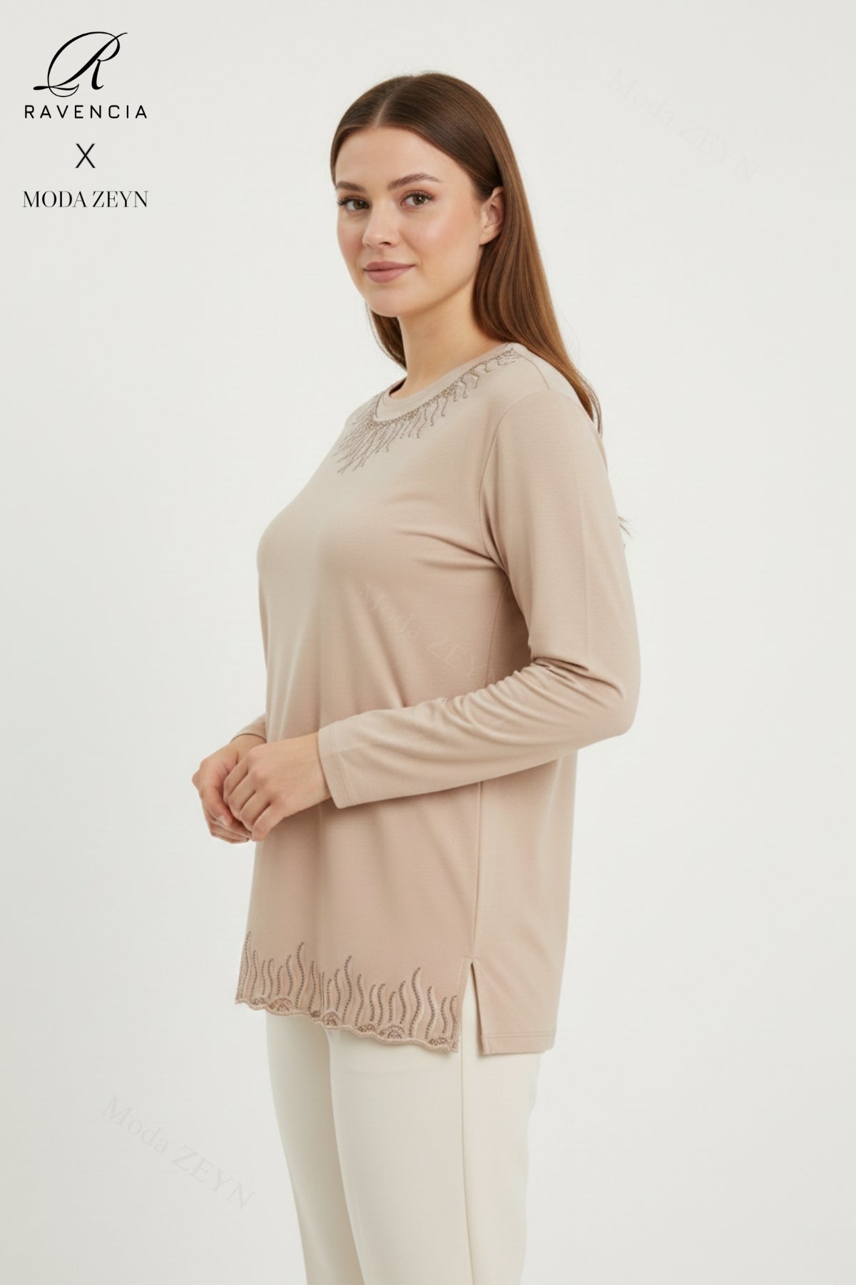 Kadın Damla Desenli Yaka Ve Etek Taşlı İşlemeli Yırtmaçlı Likralı Anne Penye Bluz