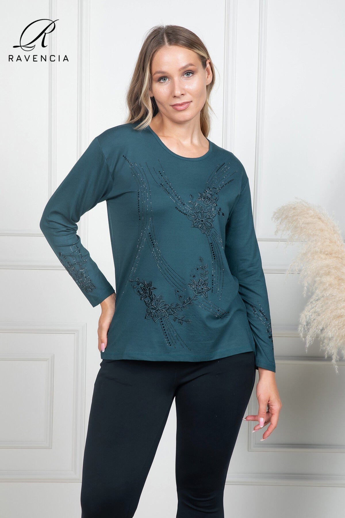 Kadın Orta Yaş Ve Üzeri Kaplama Çiçek Desenli Taşlı Işlemeli Likralı Anne Penye Bluz