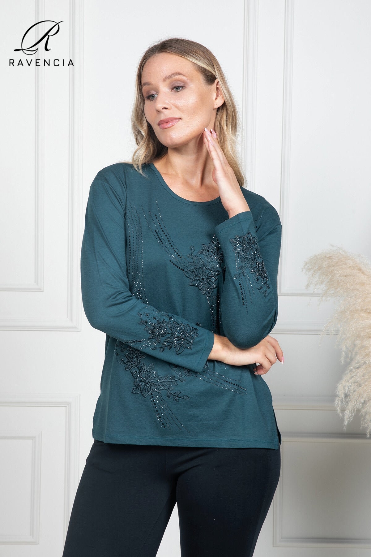 Kadın Orta Yaş Ve Üzeri Kaplama Çiçek Desenli Taşlı Işlemeli Likralı Anne Penye Bluz