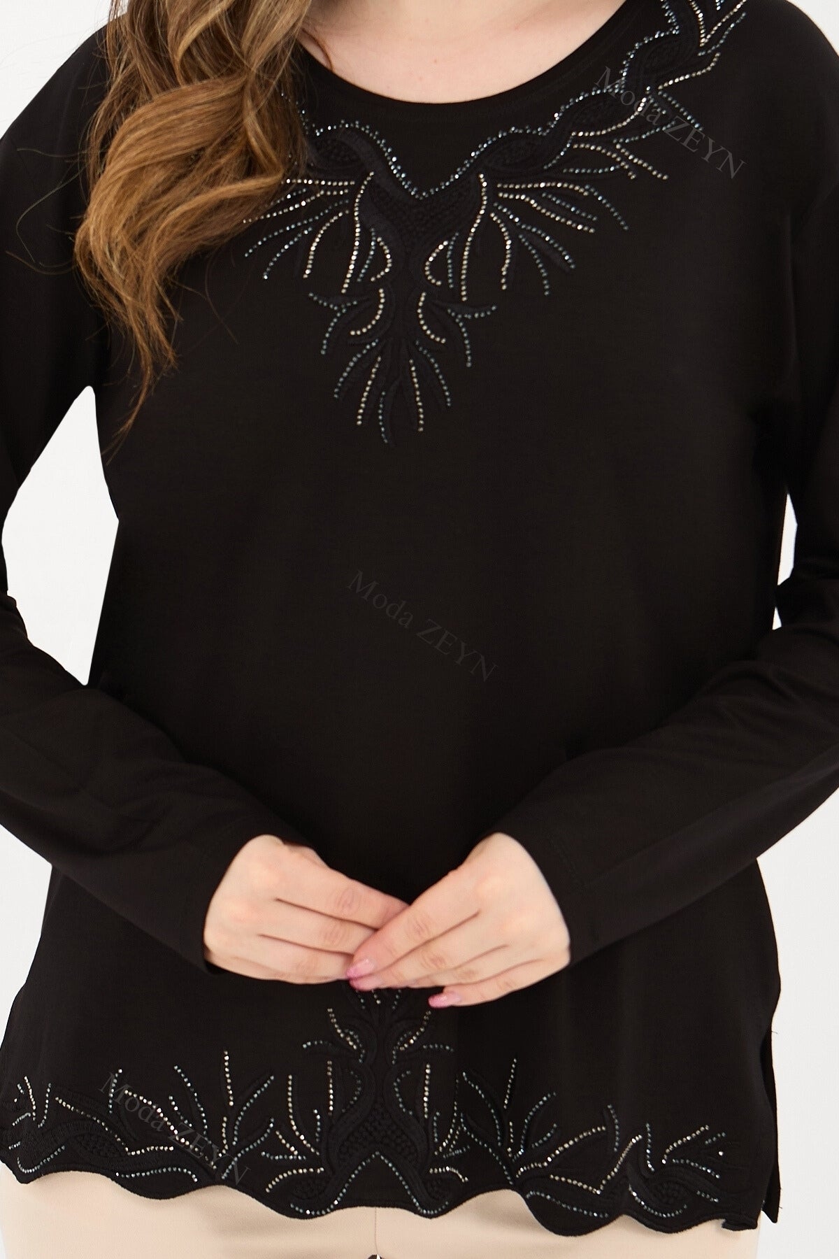 Kadın Yaka Ve Etek Taşlı Nakış Işlemeli Yırtmaçlı Likralı Viskon Anne Penye Bluz