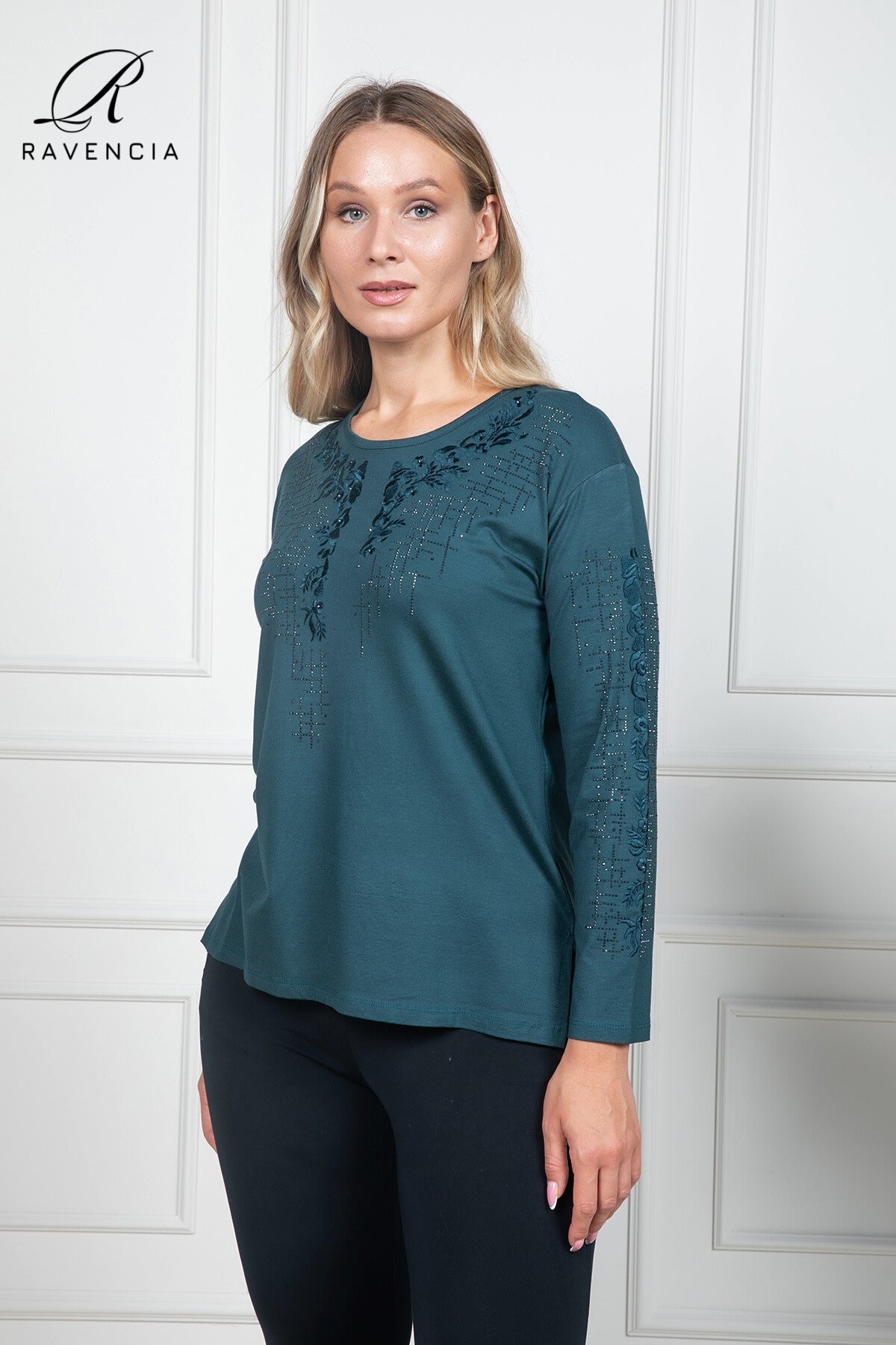 Kadın Orta Yaş Ve Üzeri Viskon Kumaş Çiçek Desenli Taşlı Işlemeli Likralı Bordo Anne Penye Bluz