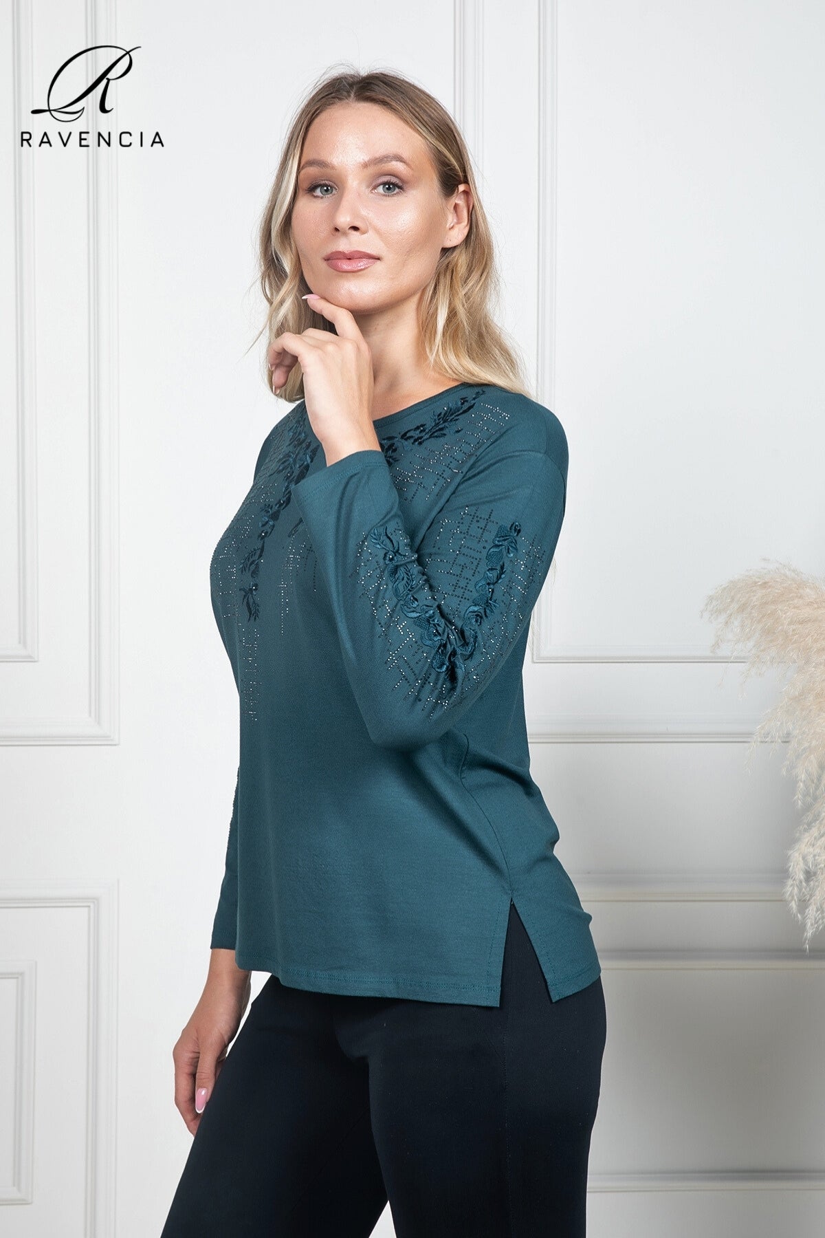 Kadın Orta Yaş Ve Üzeri Viskon Kumaş Çiçek Desenli Taşlı Işlemeli Likralı Bordo Anne Penye Bluz