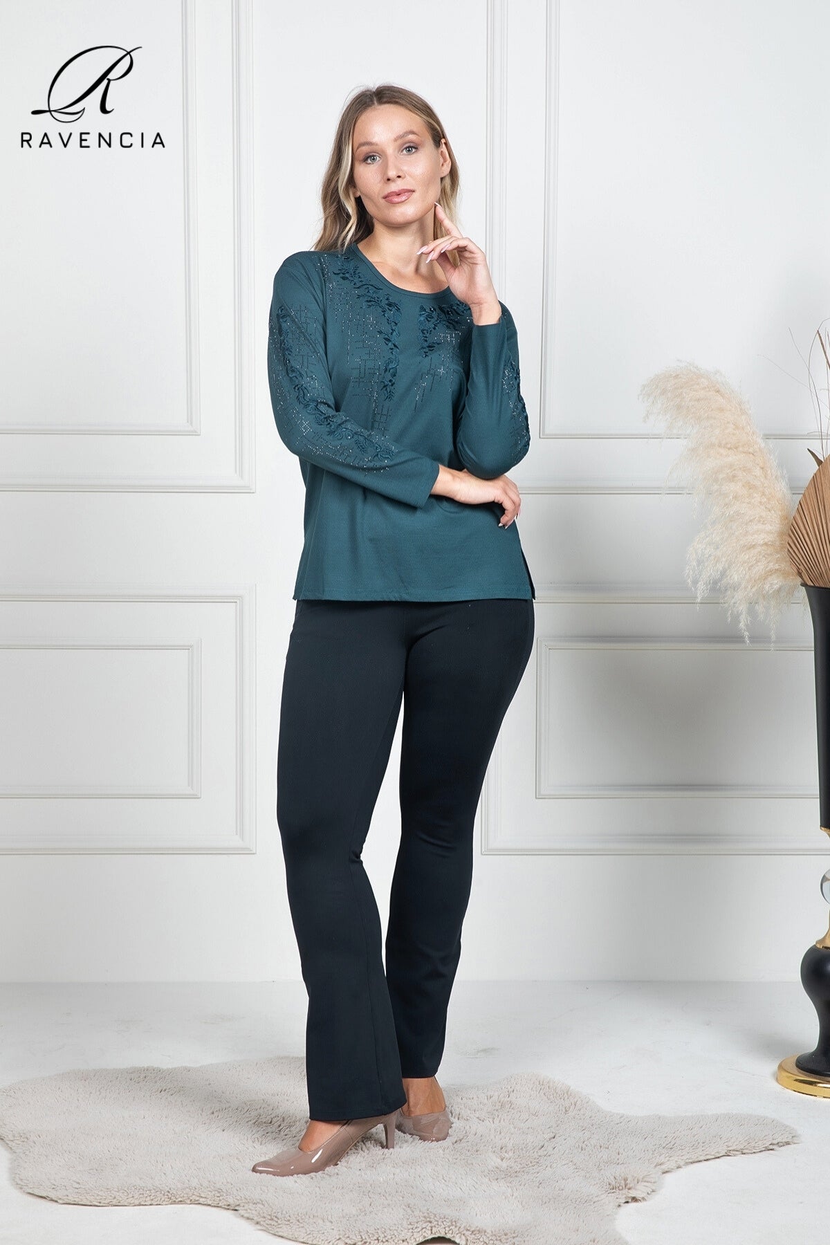 Kadın Orta Yaş Ve Üzeri Viskon Kumaş Çiçek Desenli Taşlı Işlemeli Likralı Bordo Anne Penye Bluz