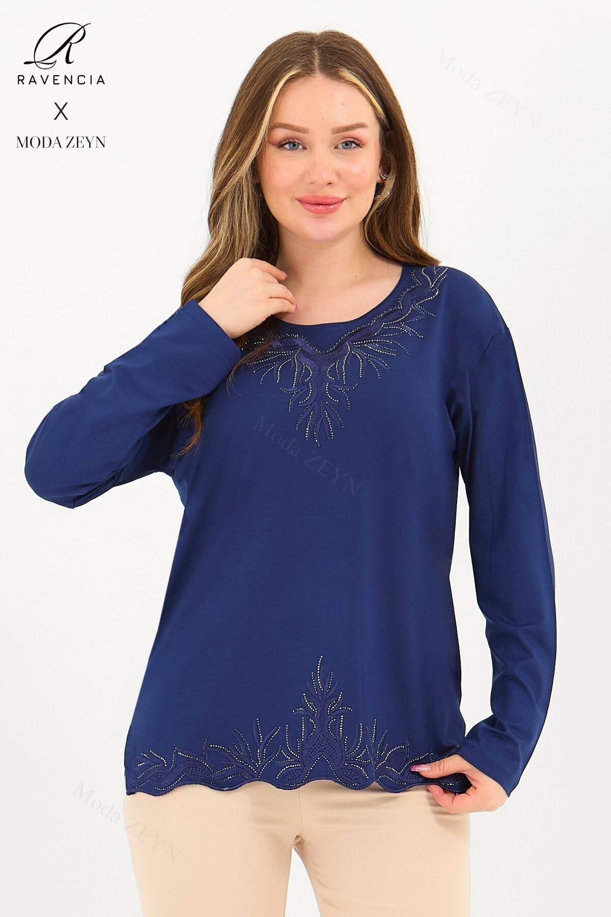 Kadın Yaka Ve Etek Taşlı Nakış Işlemeli Yırtmaçlı Likralı Viskon Anne Penye Bluz