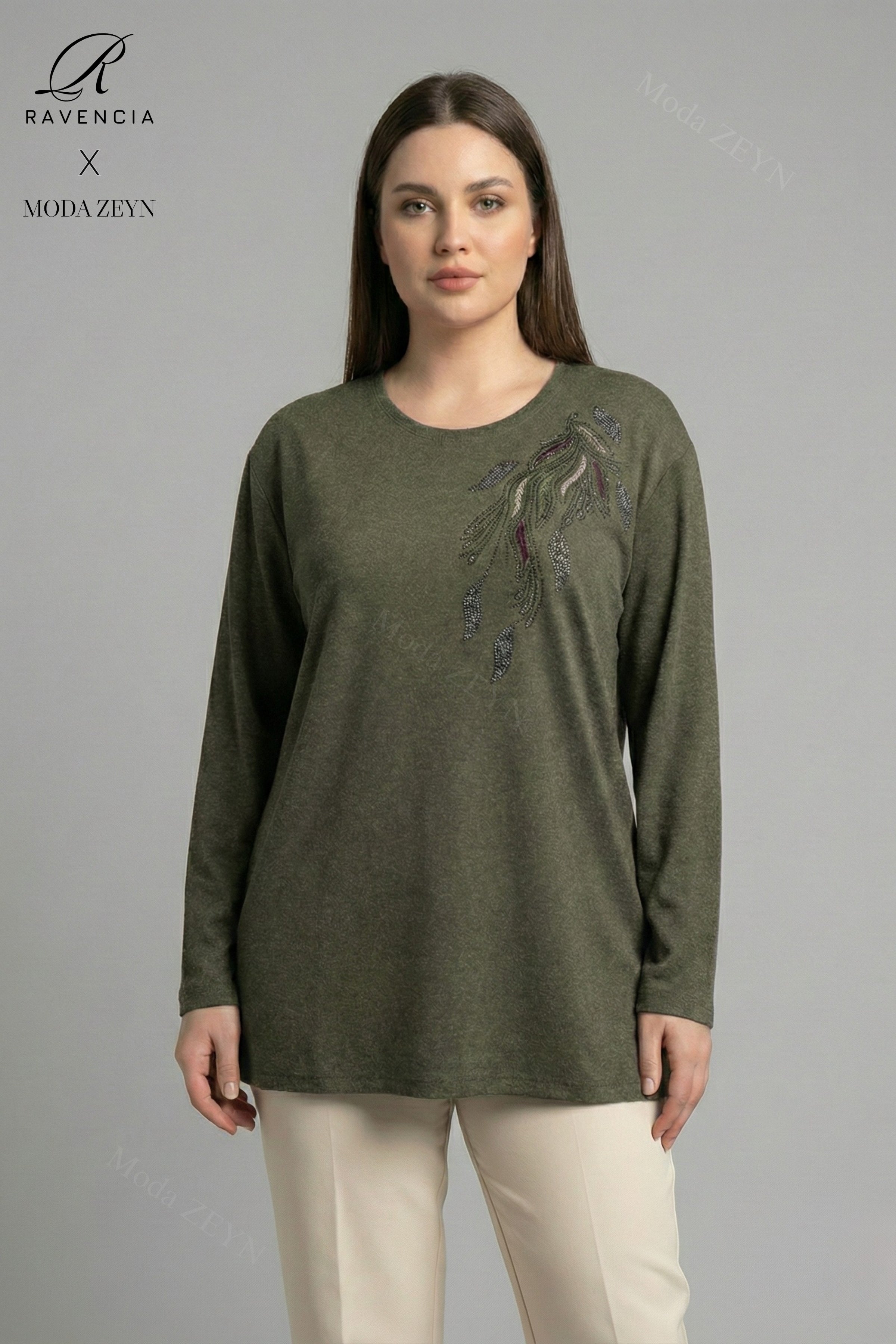 Kadın Büyük Beden Renkli Yaprak Desenli Taşlı Likralı Yırtmaçlı Yün Viskon Anne Penye Bluz