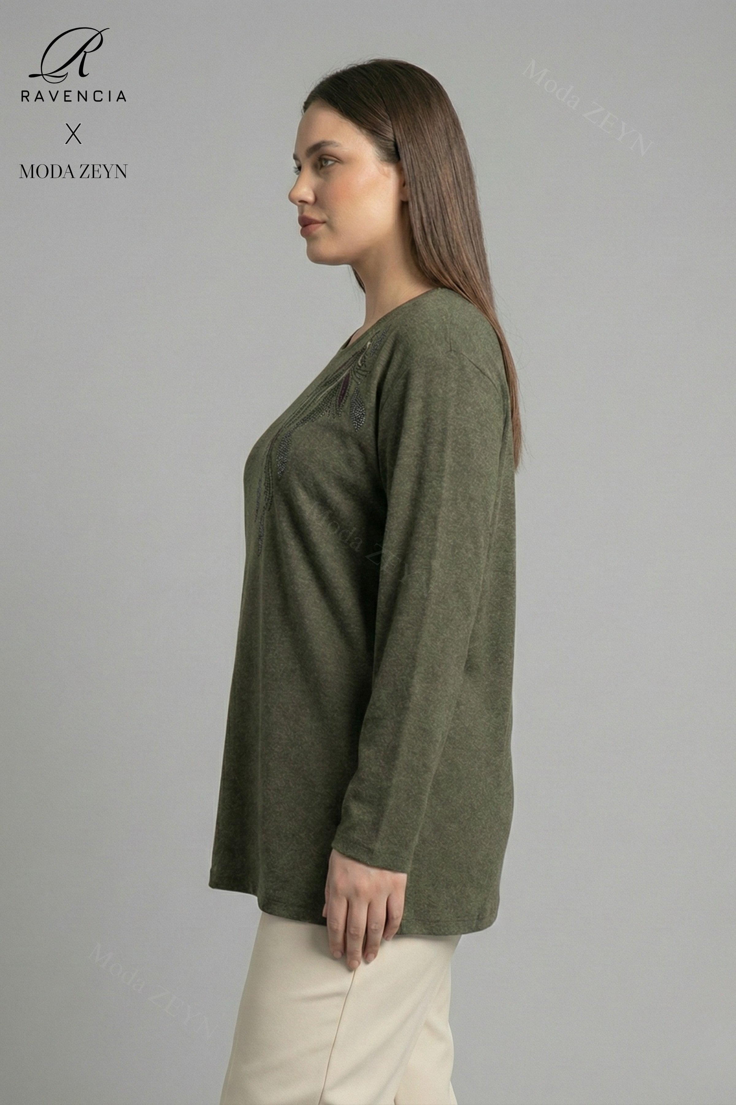 Kadın Büyük Beden Renkli Yaprak Desenli Taşlı Likralı Yırtmaçlı Yün Viskon Anne Penye Bluz