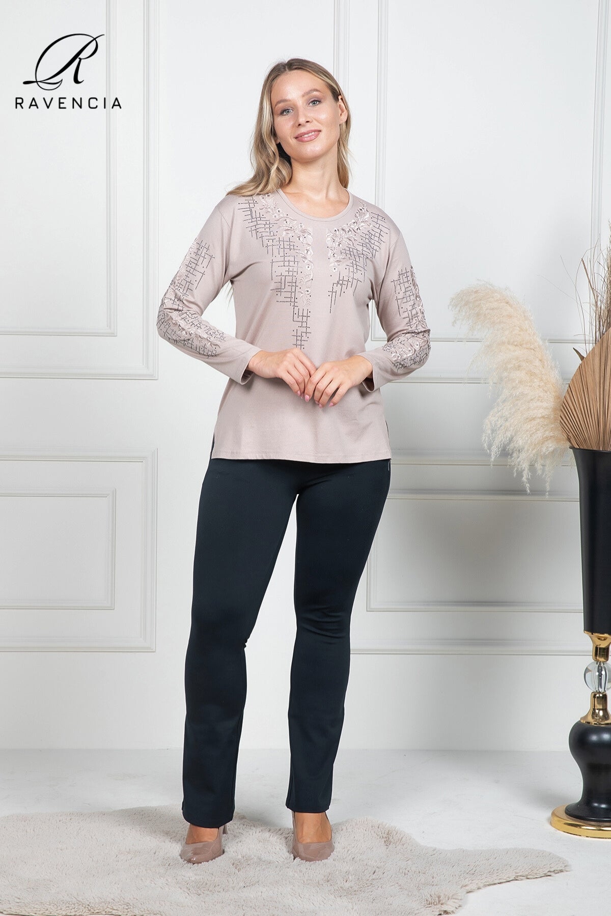 Kadın Orta Yaş Ve Üzeri Viskon Kumaş Çiçek Desenli Taşlı Işlemeli Likralı Bordo Anne Penye Bluz