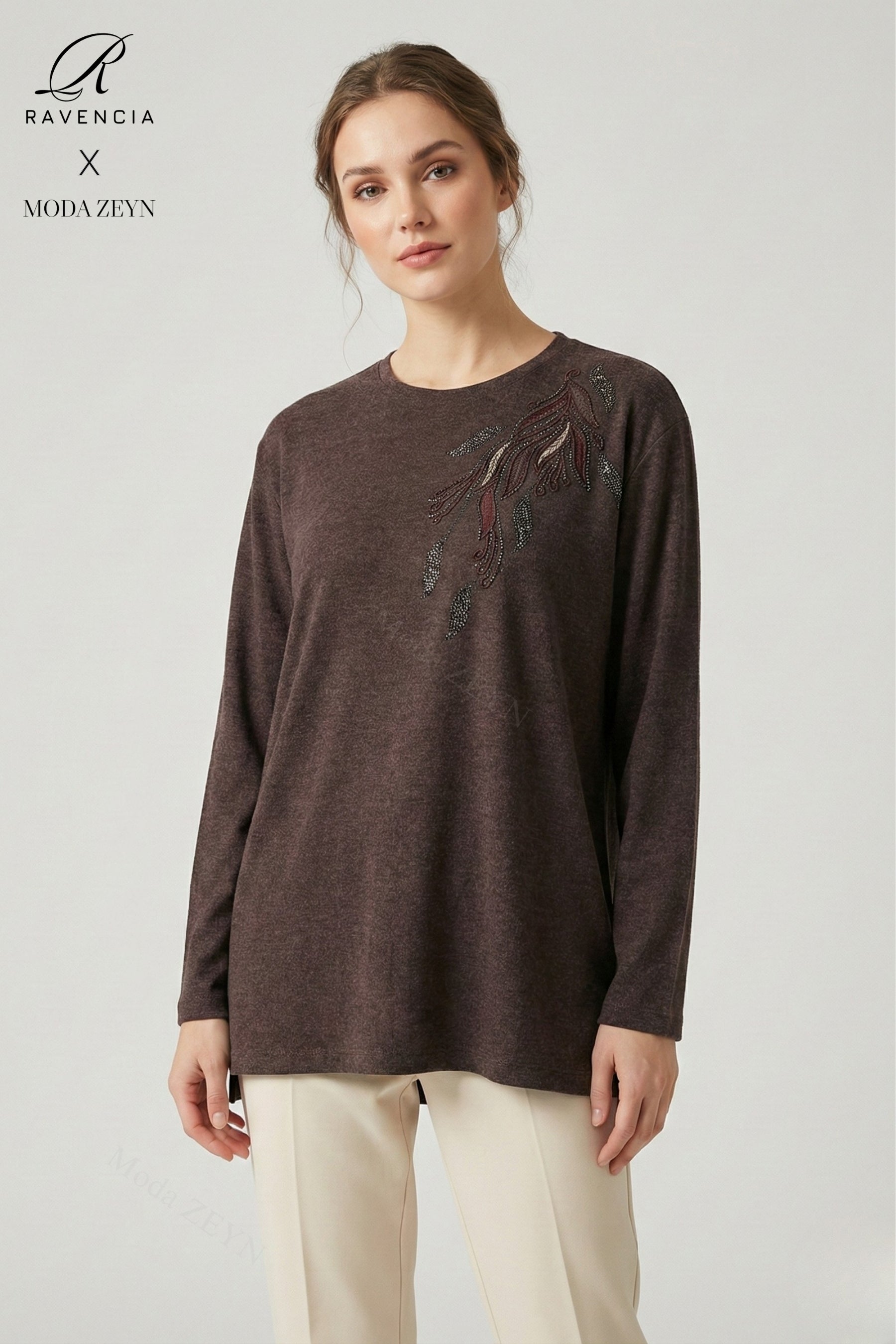 Kadın Büyük Beden Renkli Yaprak Desenli Taşlı Likralı Yırtmaçlı Yün Viskon Anne Penye Bluz