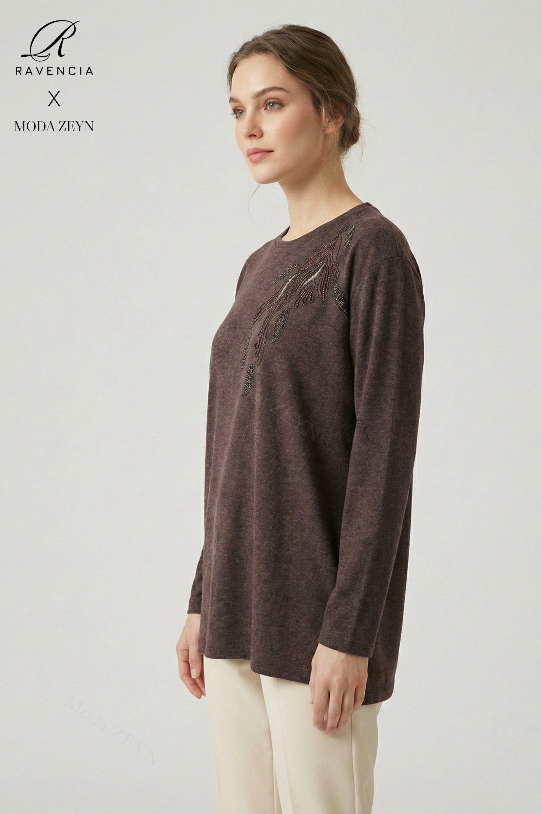 Kadın Büyük Beden Renkli Yaprak Desenli Taşlı Likralı Yırtmaçlı Yün Viskon Anne Penye Bluz