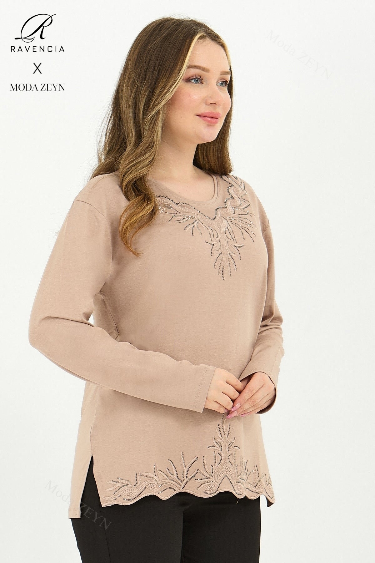 Kadın Yaka Ve Etek Taşlı Nakış Işlemeli Yırtmaçlı Likralı Viskon Anne Penye Bluz