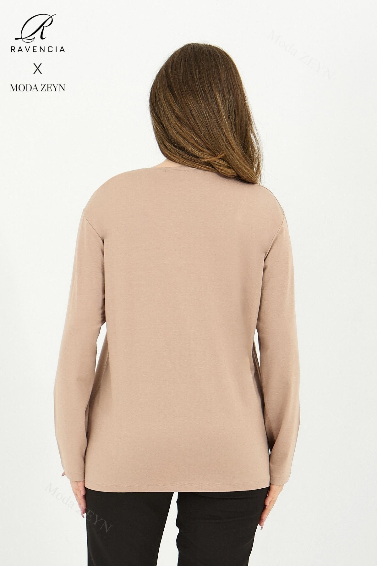 Kadın Yaka Ve Etek Taşlı Nakış Işlemeli Yırtmaçlı Likralı Viskon Anne Penye Bluz