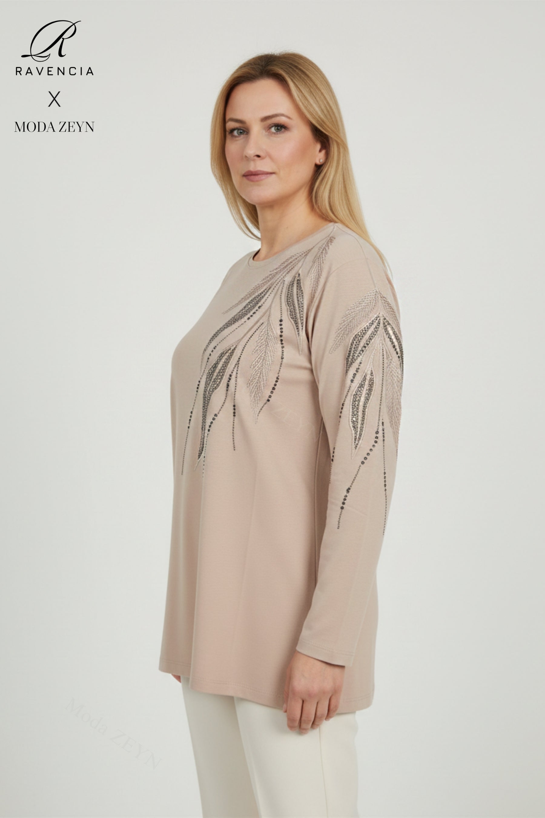 Kadın Yaprak Desenli Taşlı Yırtmaçlı Nakış İşlemeli Likralı Viskon Anne Penye Bluz