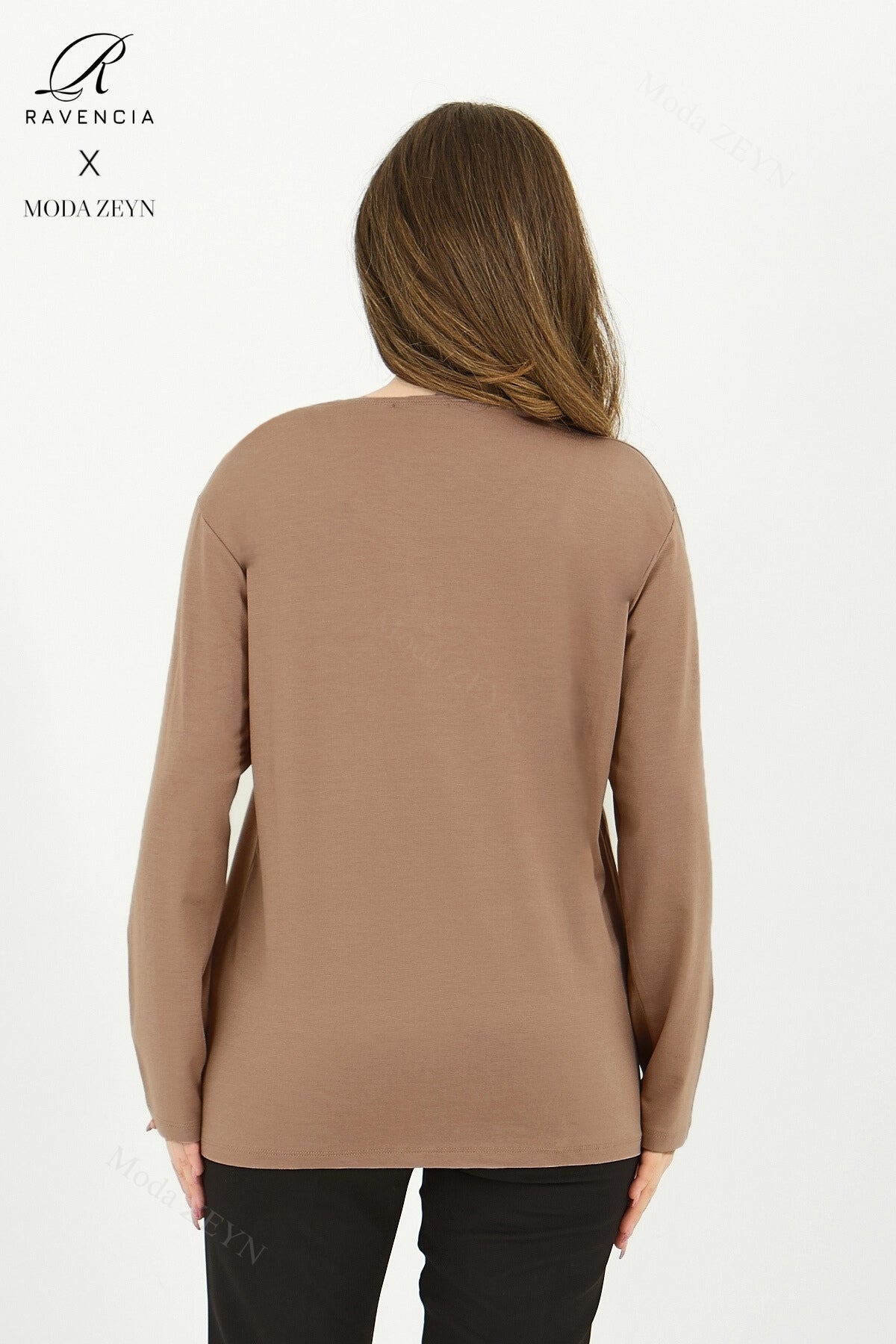 Kadın Yaka Ve Etek Taşlı Nakış Işlemeli Yırtmaçlı Likralı Viskon Anne Penye Bluz