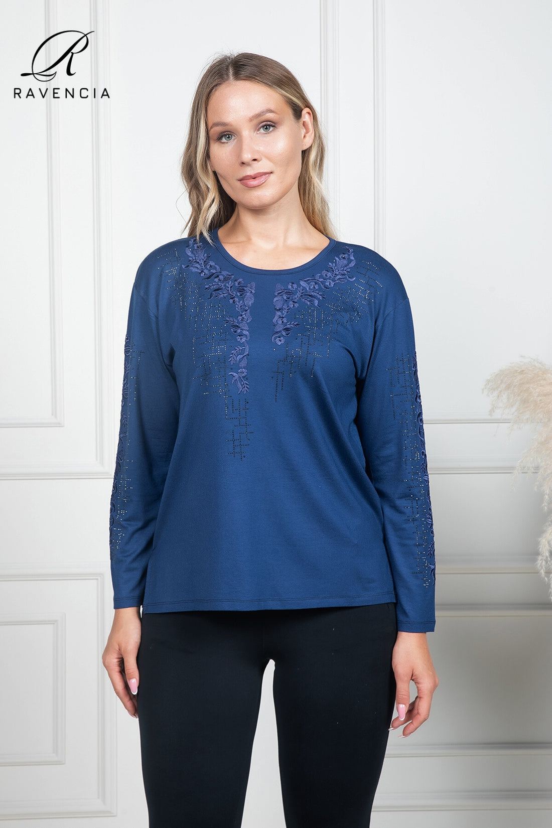 Kadın Viskon Kumaş Çiçek Desenli Taşlı Işlemeli Likralı Anne Penye Bluz