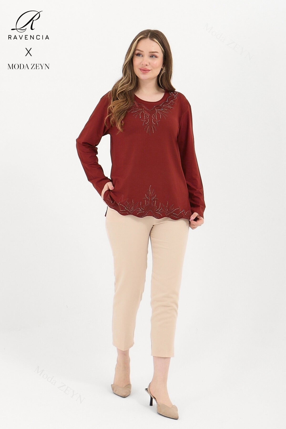 Kadın Yaka Ve Etek Taşlı Nakış Işlemeli Yırtmaçlı Likralı Viskon Anne Penye Bluz