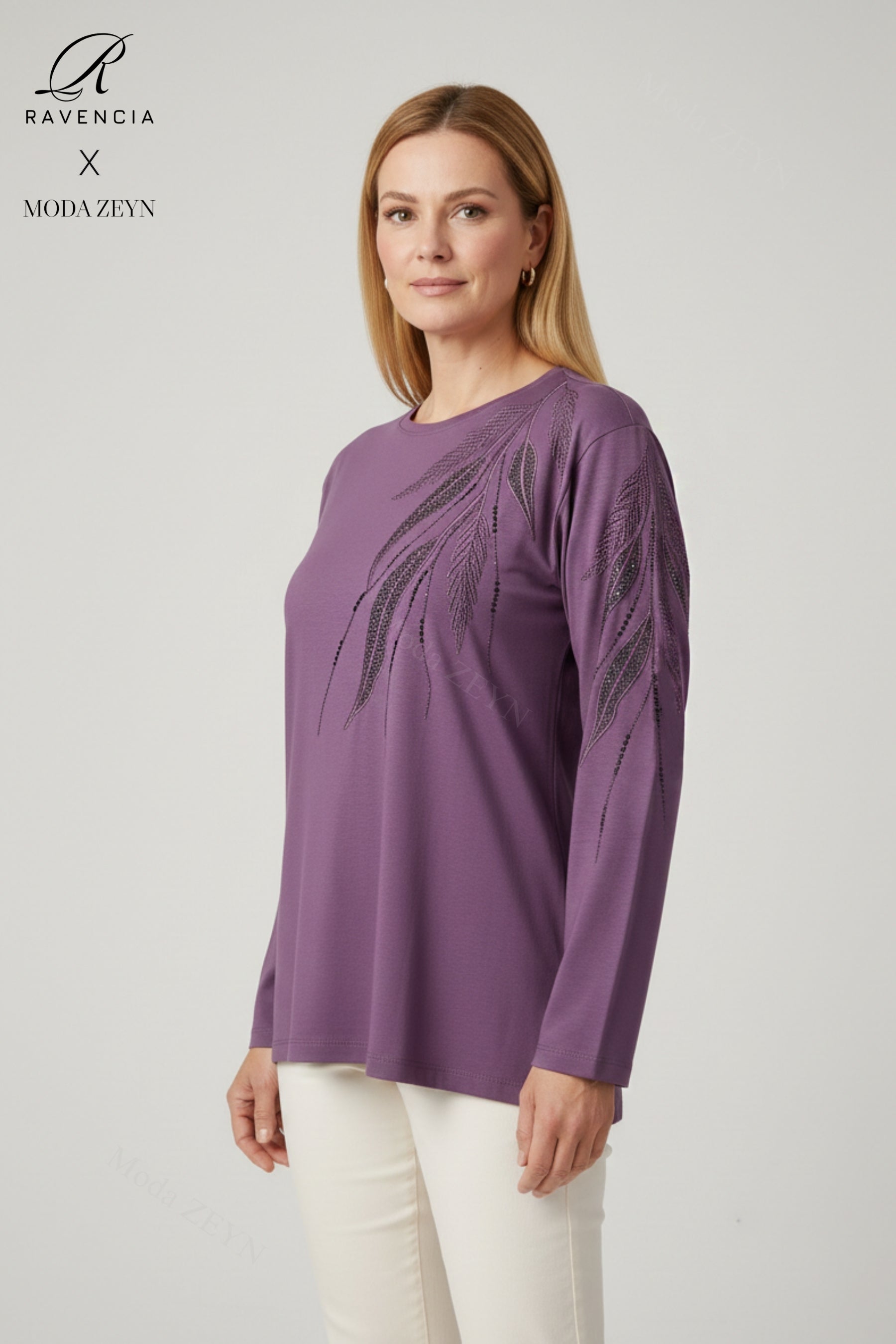 Kadın Yaprak Desenli Taşlı Yırtmaçlı Nakış İşlemeli Likralı Viskon Anne Penye Bluz