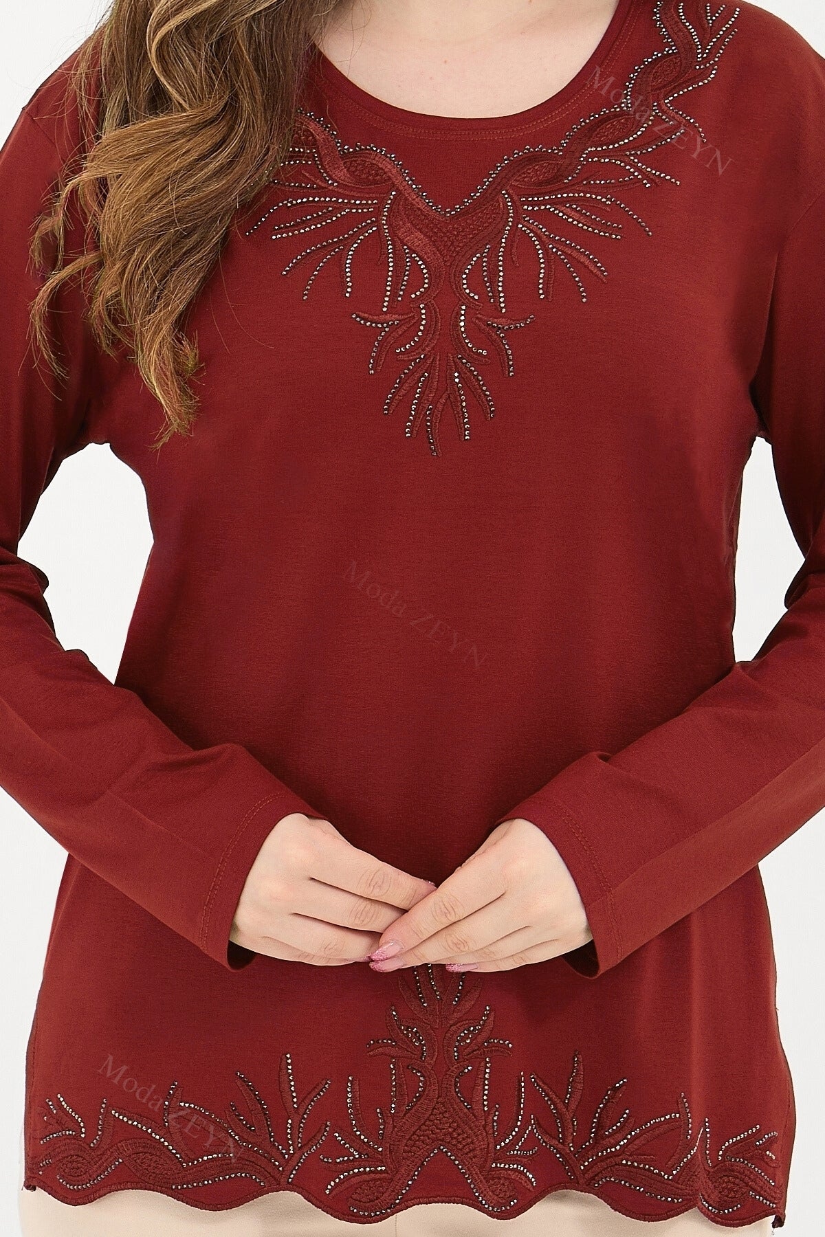 Kadın Yaka Ve Etek Taşlı Nakış Işlemeli Yırtmaçlı Likralı Viskon Anne Penye Bluz