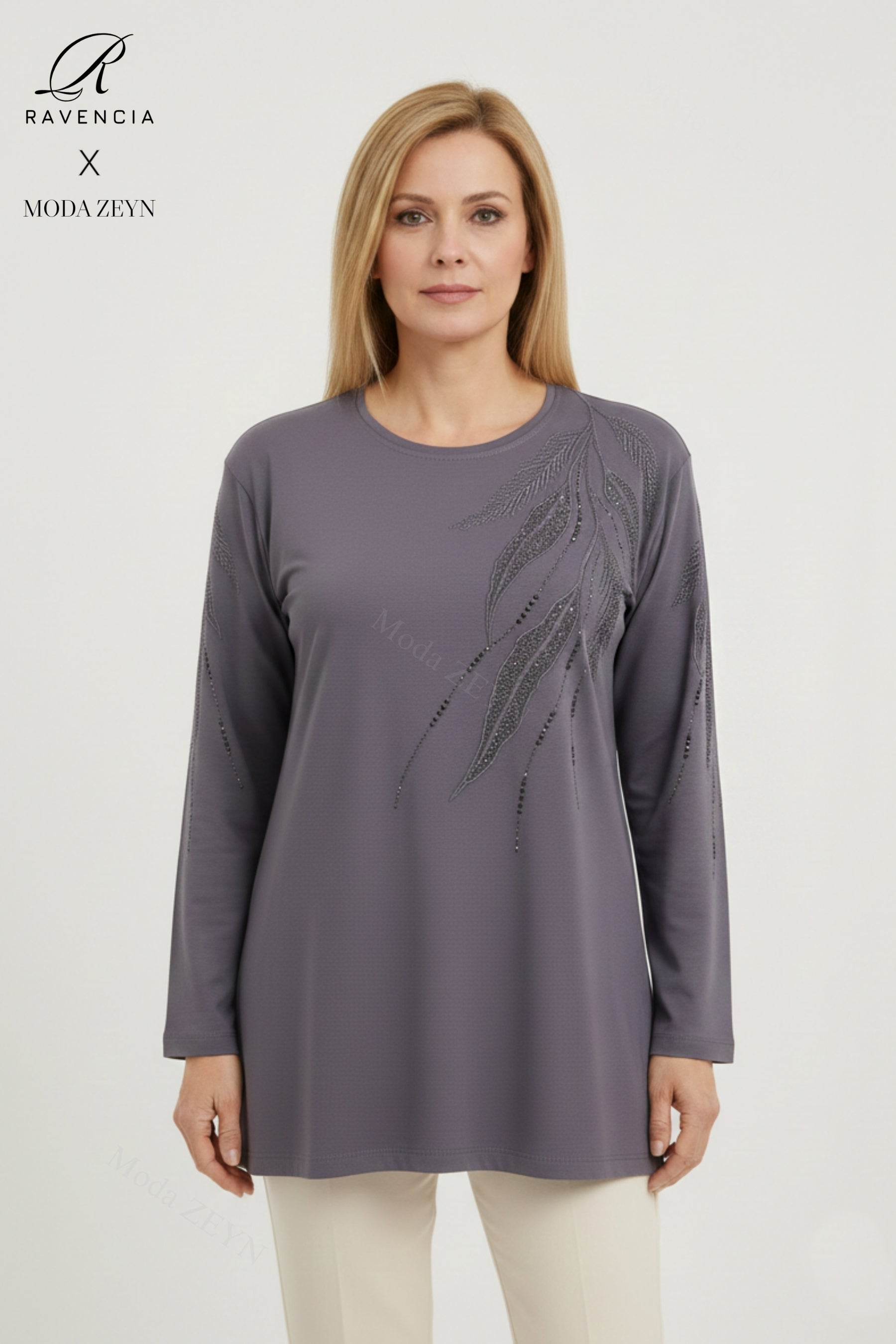 Kadın Yaprak Desenli Taşlı Yırtmaçlı Nakış İşlemeli Likralı Viskon Anne Penye Bluz