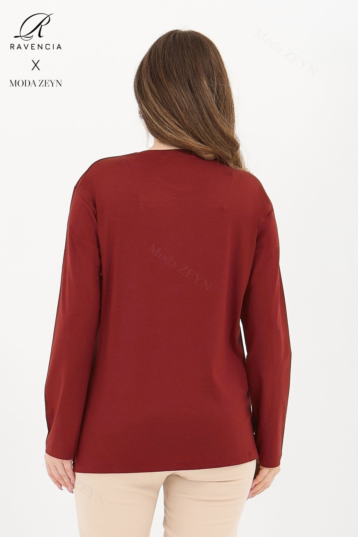 Kadın Yaka Ve Etek Taşlı Nakış Işlemeli Yırtmaçlı Likralı Viskon Anne Penye Bluz