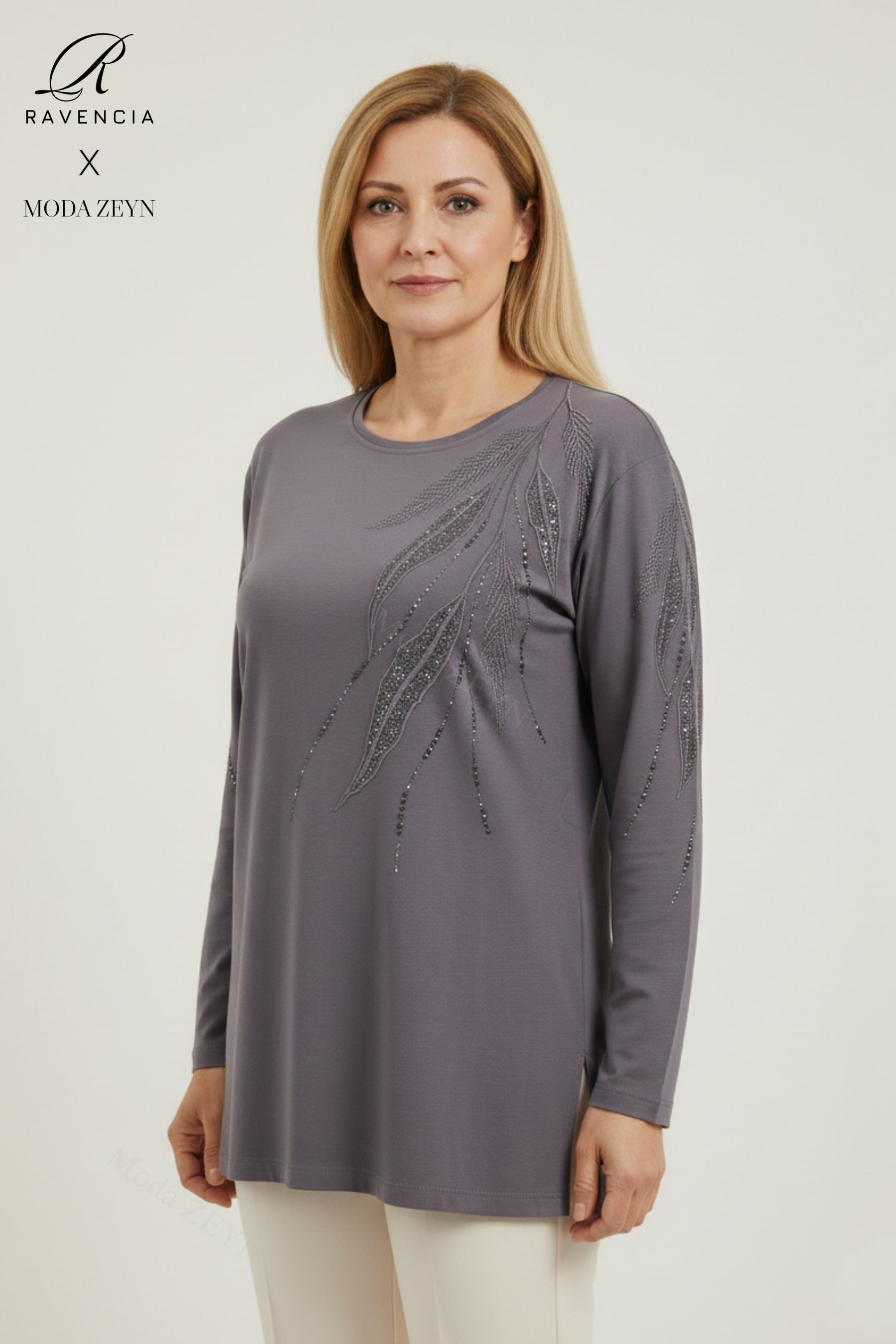 Kadın Yaprak Desenli Taşlı Yırtmaçlı Nakış İşlemeli Likralı Viskon Anne Penye Bluz