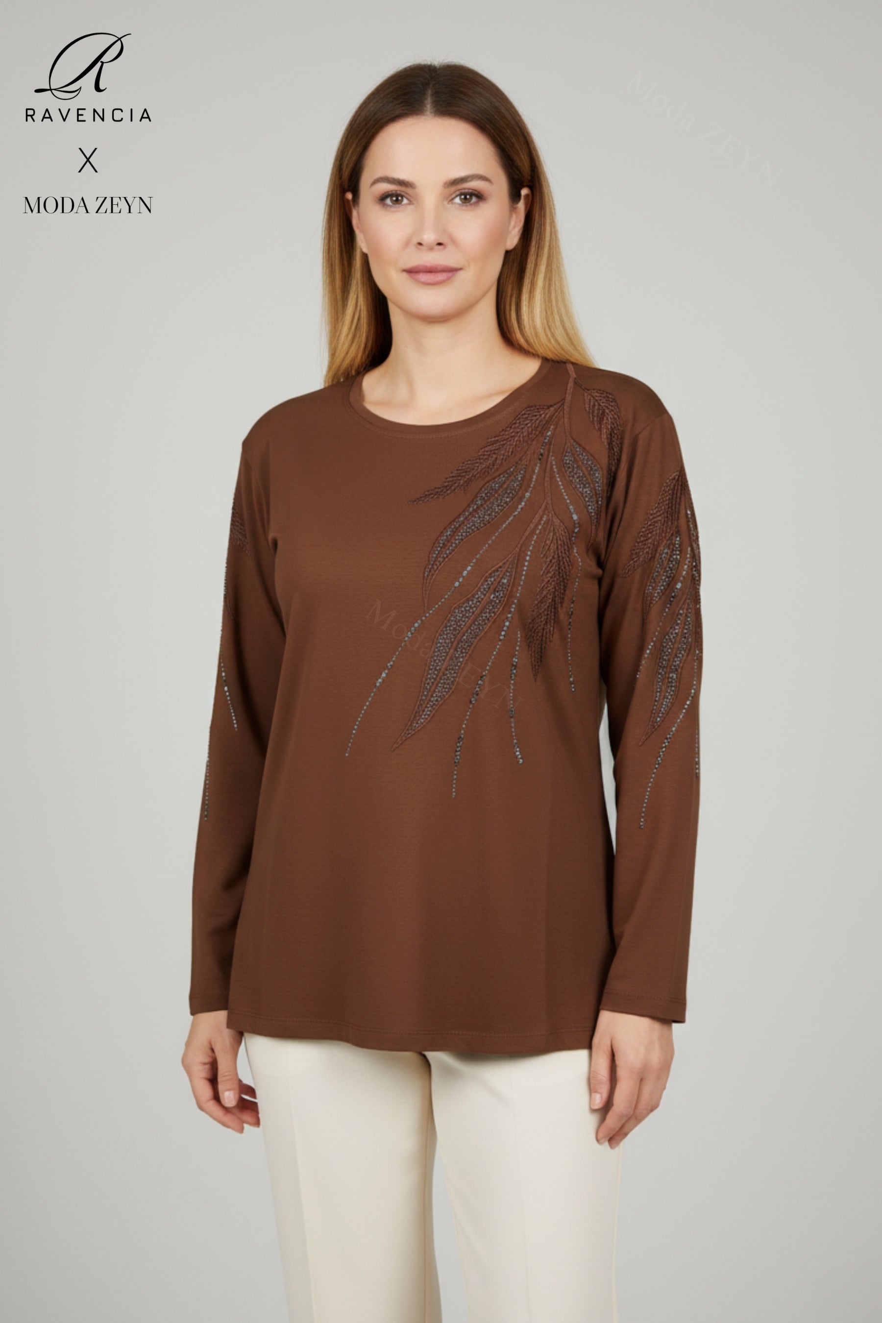 Kadın Yaprak Desenli Taşlı Yırtmaçlı Nakış İşlemeli Likralı Viskon Anne Penye Bluz