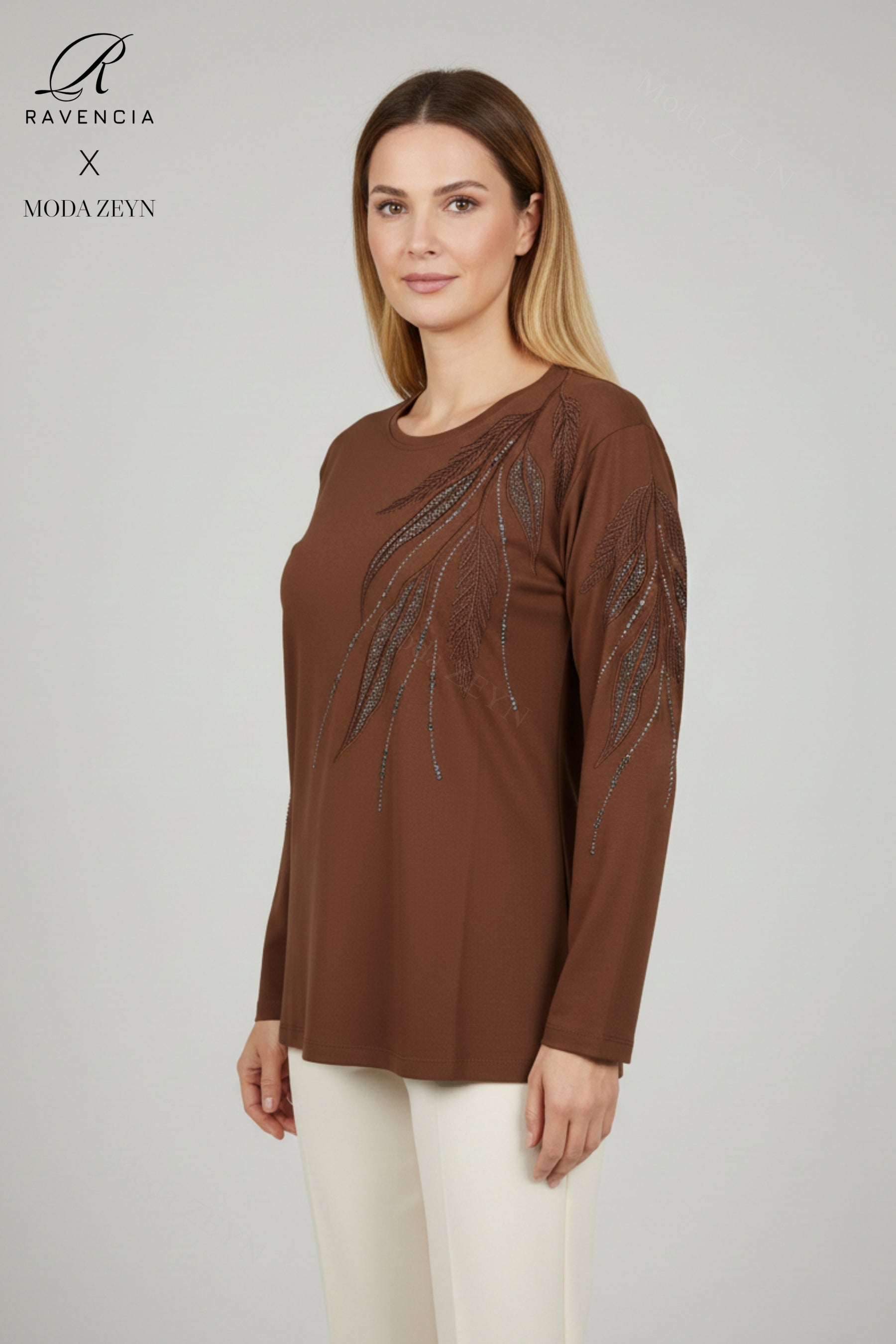 Kadın Yaprak Desenli Taşlı Yırtmaçlı Nakış İşlemeli Likralı Viskon Anne Penye Bluz