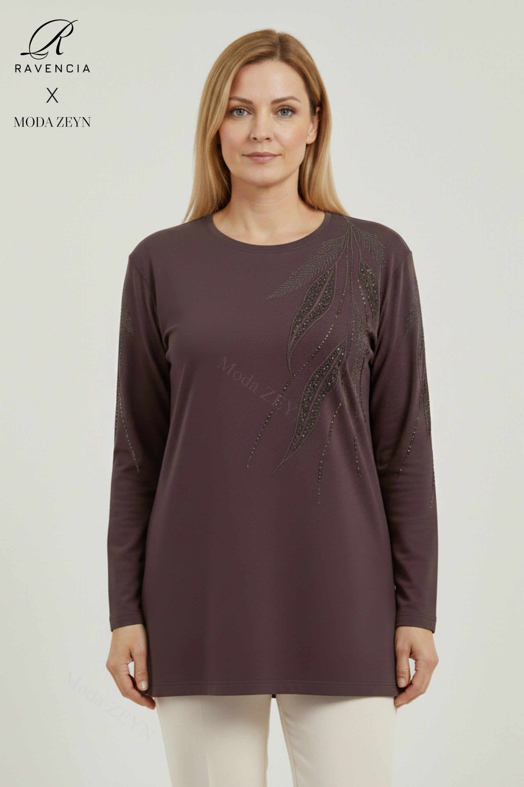 Kadın Yaprak Desenli Taşlı Yırtmaçlı Nakış İşlemeli Likralı Viskon Anne Penye Bluz