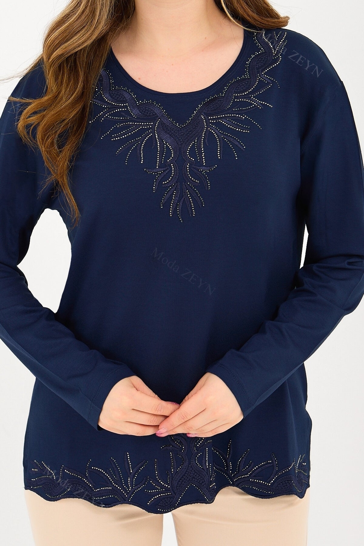 Kadın Yaka Ve Etek Taşlı Nakış Işlemeli Yırtmaçlı Likralı Viskon Anne Penye Bluz