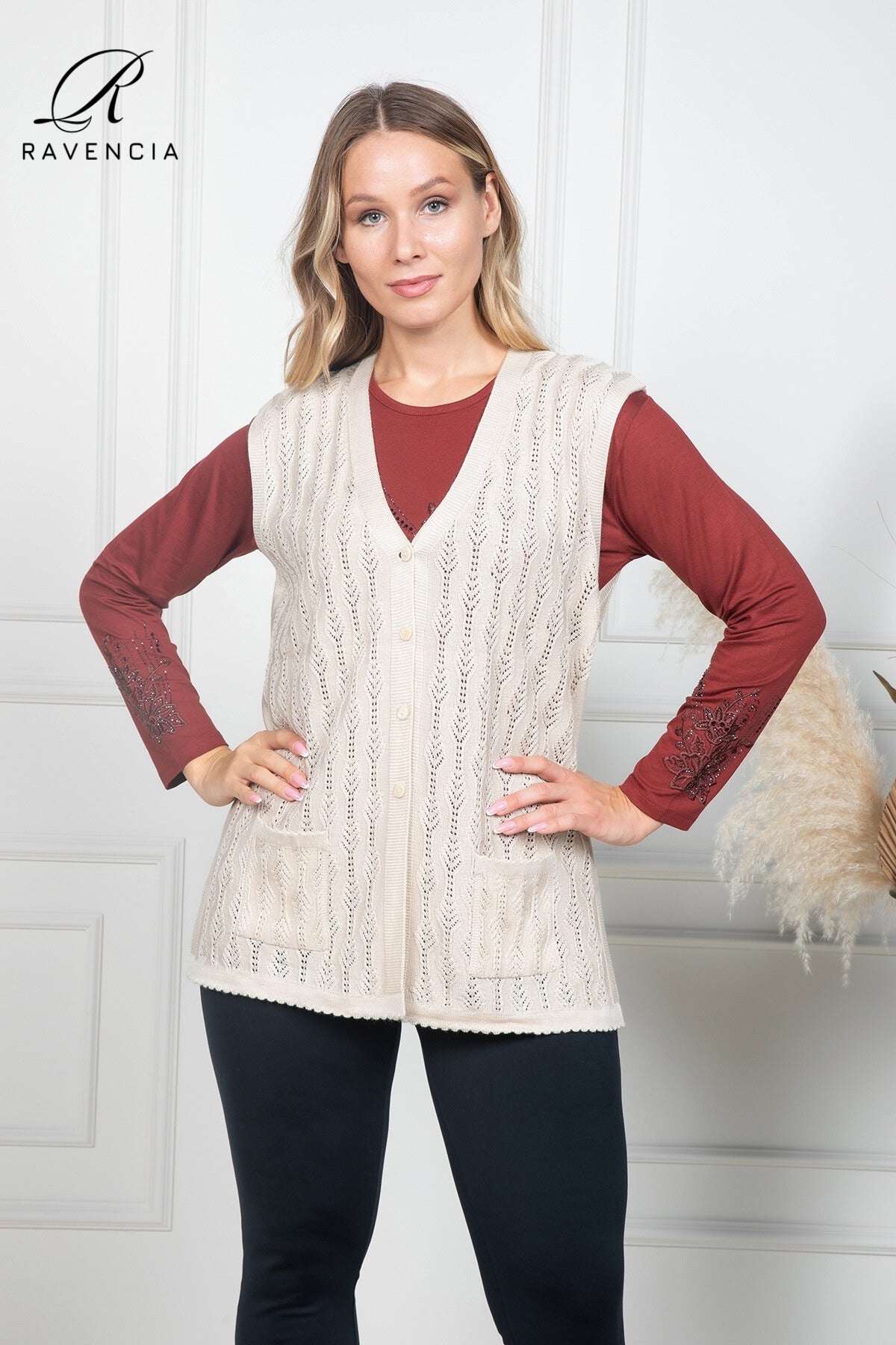 Kadın İnce Orta Yaş Ve Üzeri Triko Örgü Düğmeli Anne Yelek