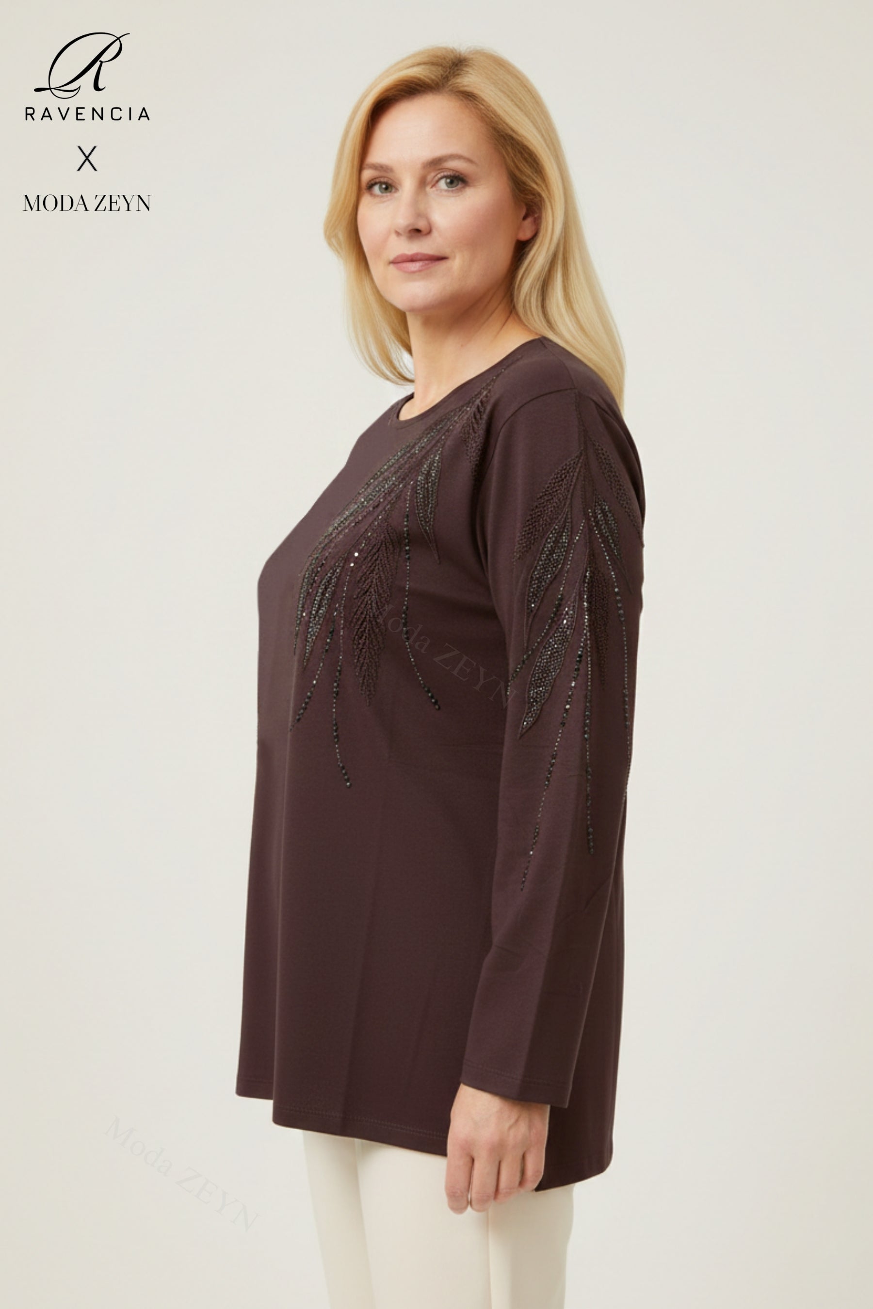 Kadın Yaprak Desenli Taşlı Yırtmaçlı Nakış İşlemeli Likralı Viskon Anne Penye Bluz