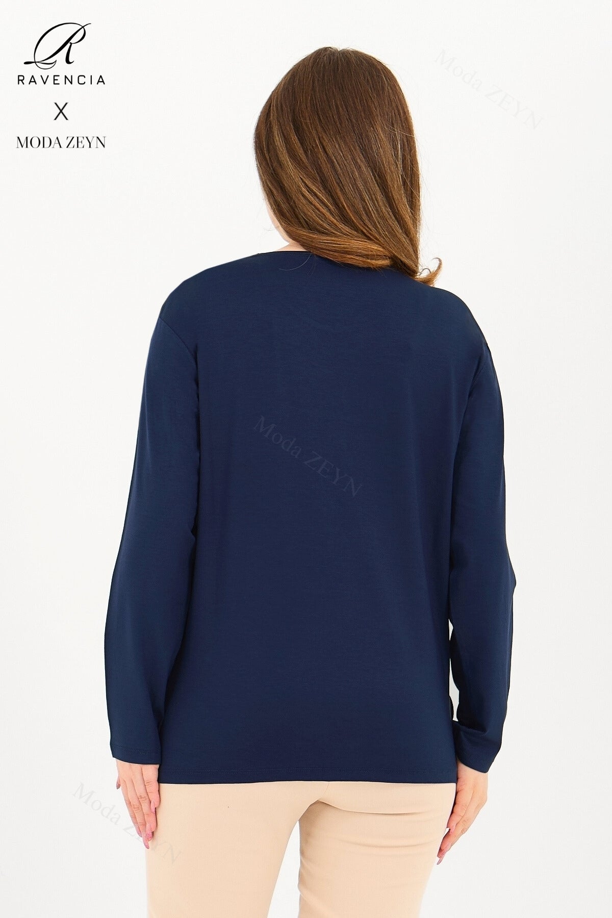 Kadın Yaka Ve Etek Taşlı Nakış Işlemeli Yırtmaçlı Likralı Viskon Anne Penye Bluz