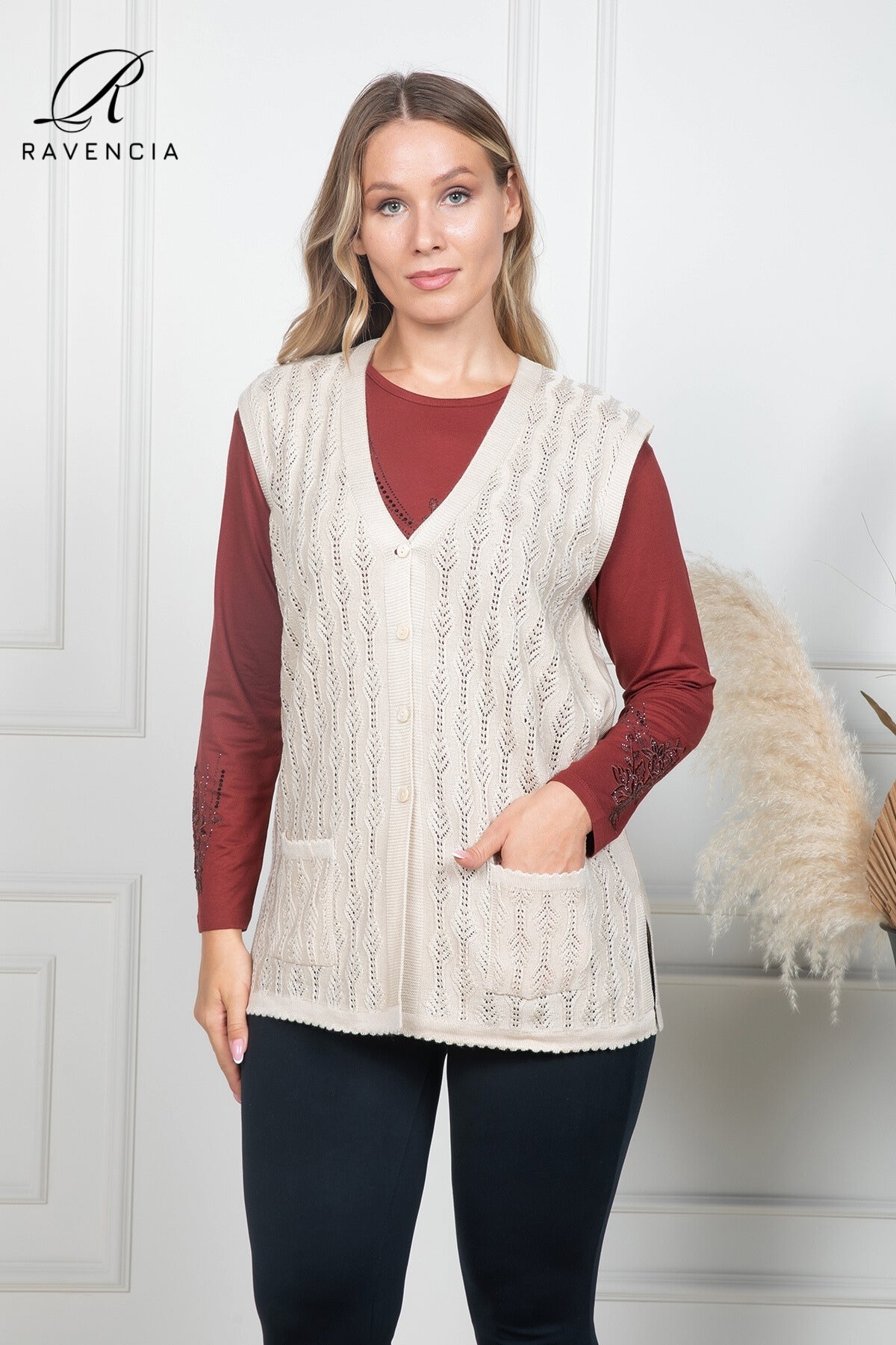 Kadın İnce Orta Yaş Ve Üzeri Triko Örgü Düğmeli Anne Yelek