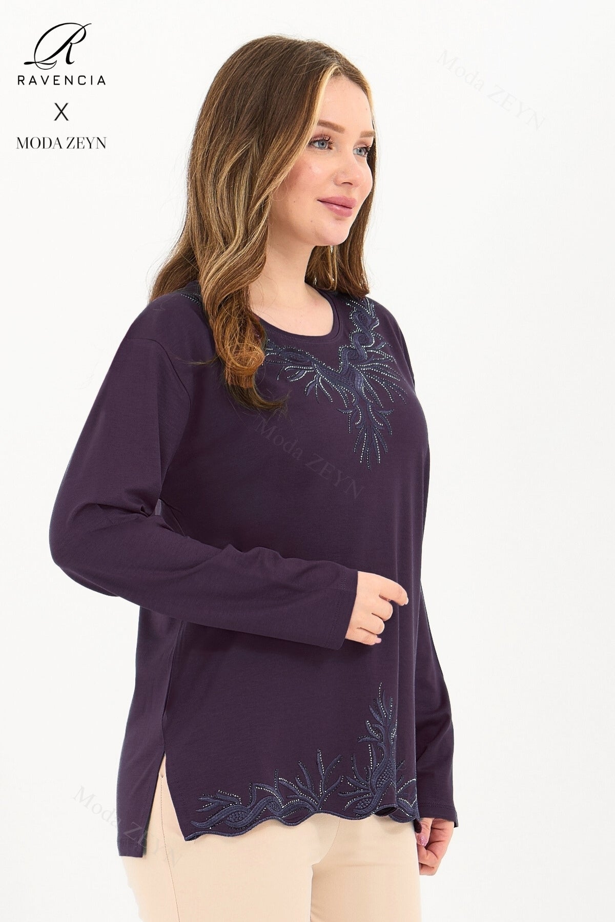 Kadın Yaka Ve Etek Taşlı Nakış Işlemeli Yırtmaçlı Likralı Viskon Anne Penye Bluz