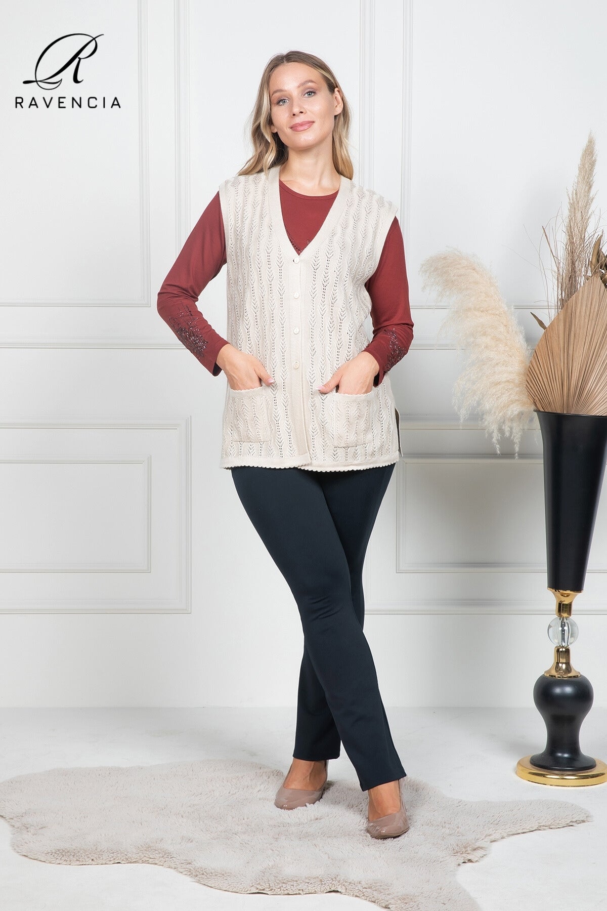 Kadın İnce Orta Yaş Ve Üzeri Triko Örgü Düğmeli Anne Yelek