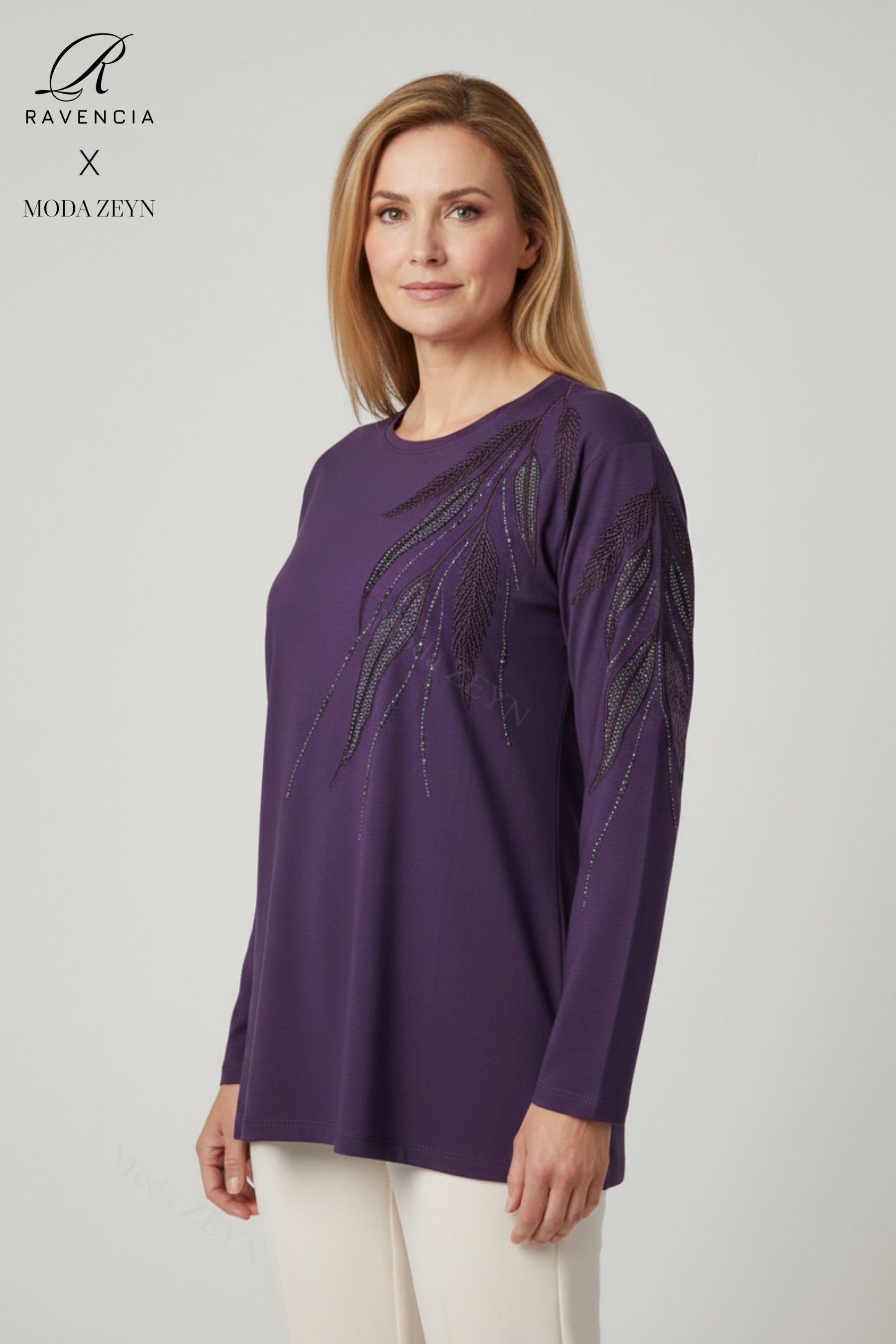 Kadın Yaprak Desenli Taşlı Yırtmaçlı Nakış İşlemeli Likralı Viskon Anne Penye Bluz