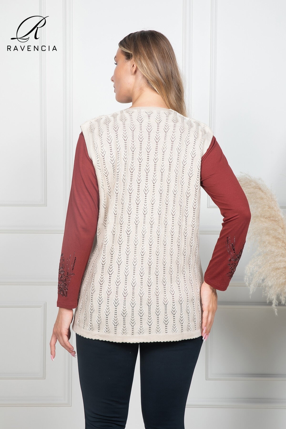 Kadın İnce Orta Yaş Ve Üzeri Triko Örgü Düğmeli Anne Yelek