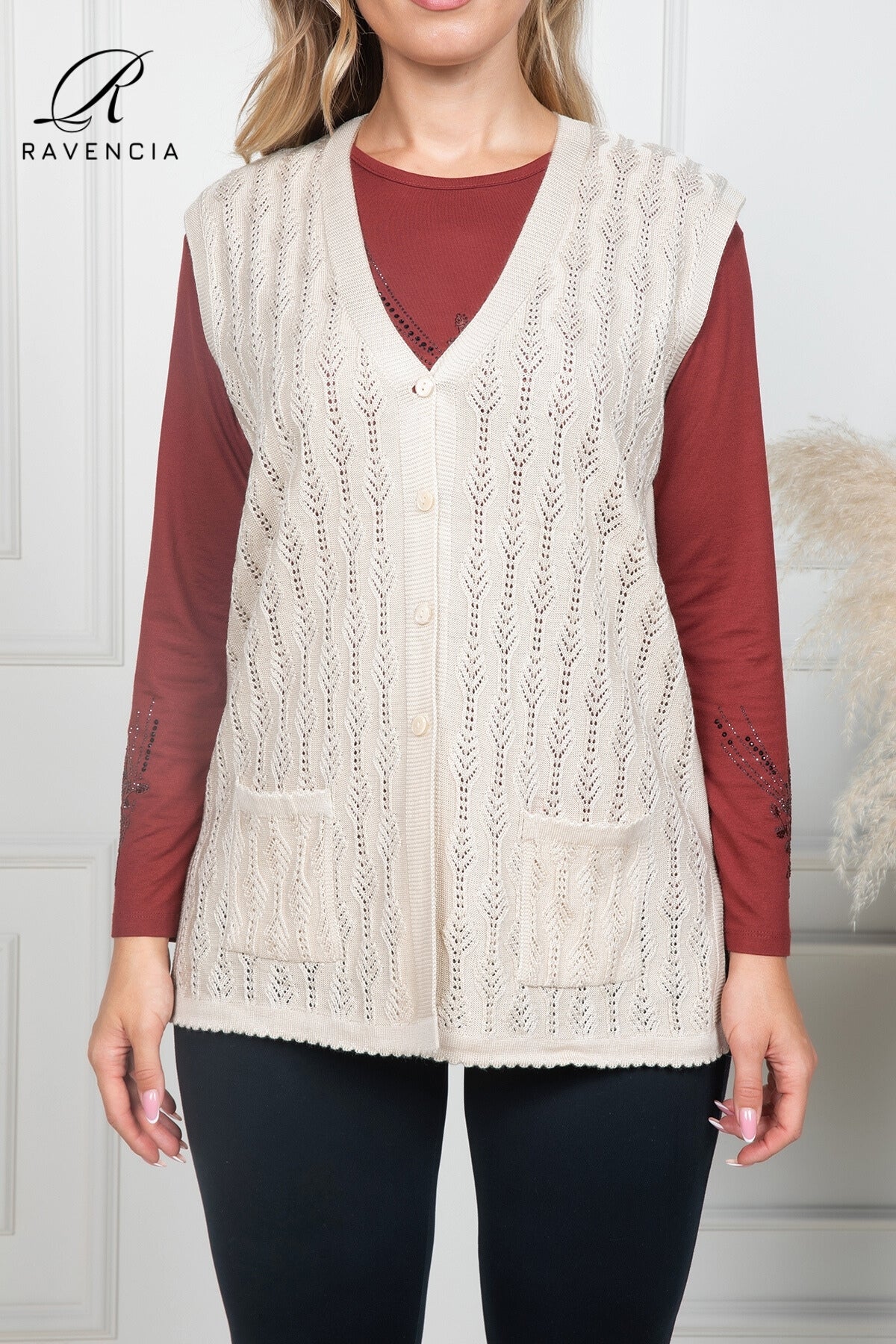 Kadın İnce Orta Yaş Ve Üzeri Triko Örgü Düğmeli Anne Yelek